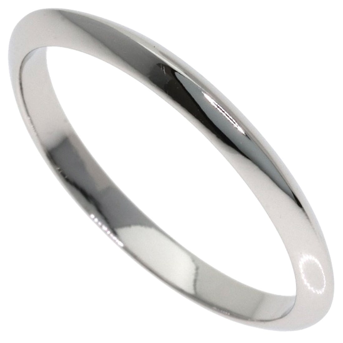 Tiffany&Co Platinum Pt950 Knife Edge Ring: Tiffany&Co Platinum Pt950 Knife Edge Ring PT950 platinum provides a unique, silver-toned metal for this Tiffany&Co. knife edge ring, giving it a distinctive appearance. The ring features a silver