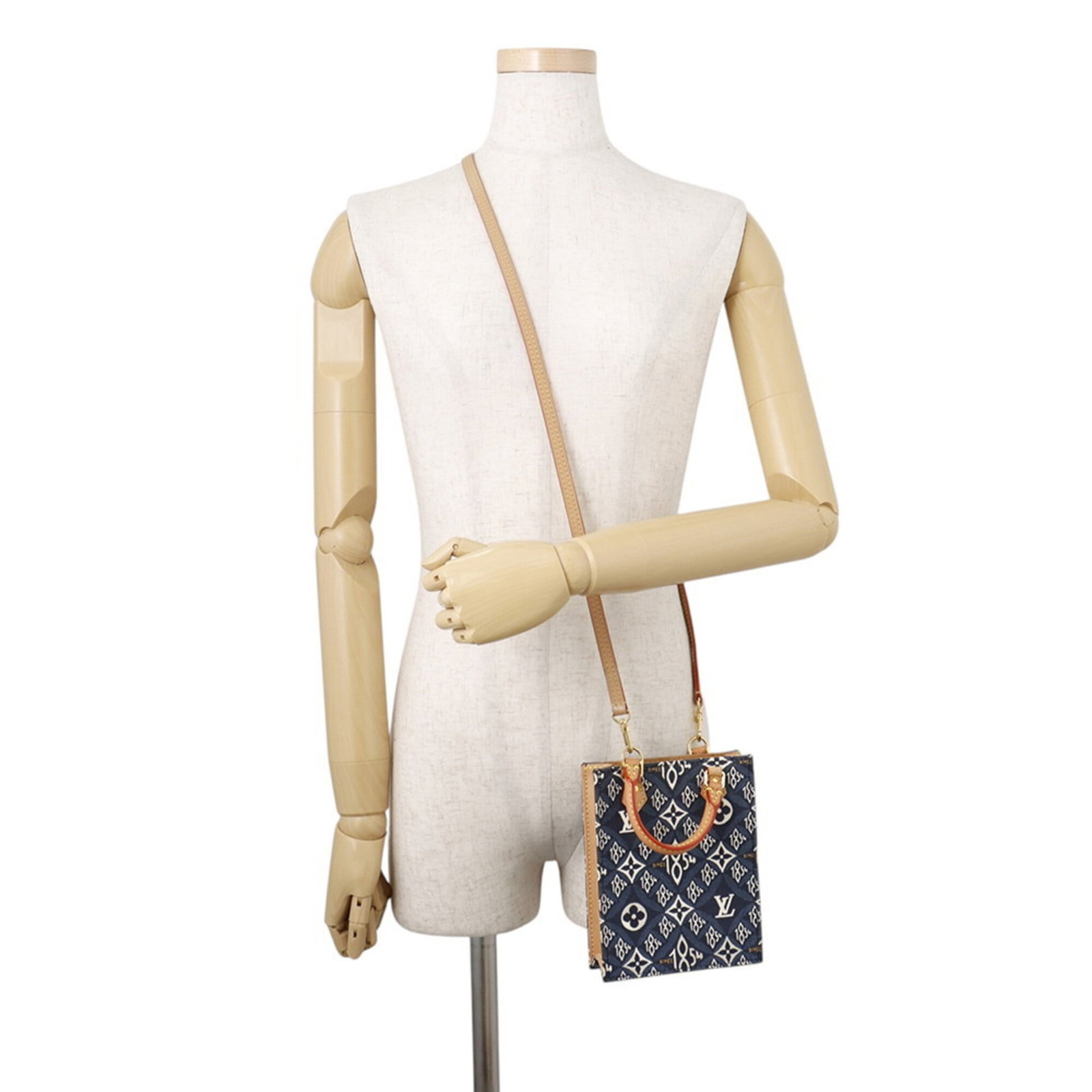 Louis Vuitton Monogram Handbag - 5