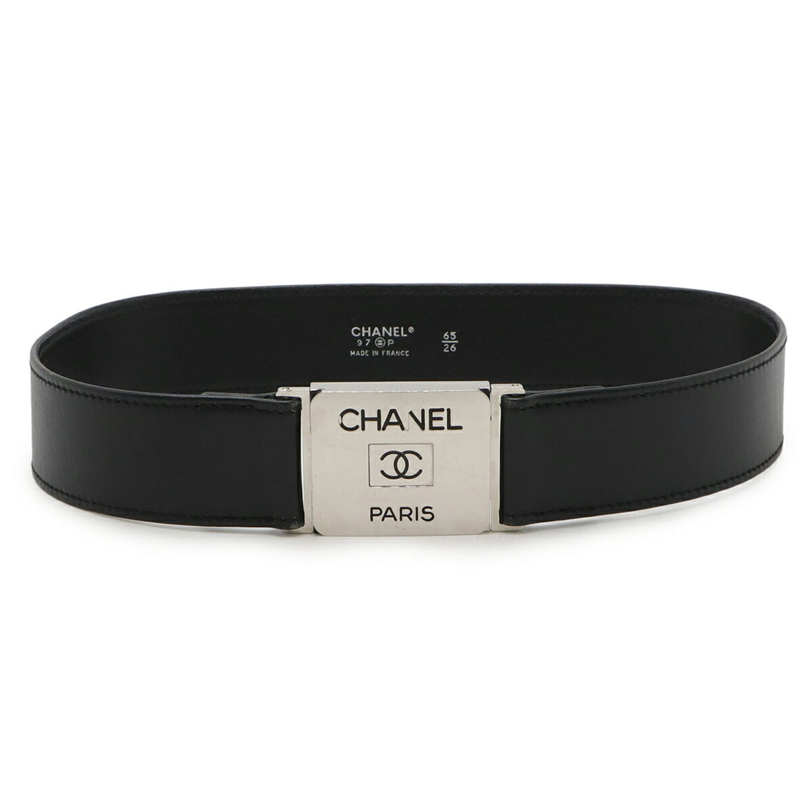 Chanel Standard Belt: Chanel Standard Belt Black leather standard belt from Chanel, measuring 63cm in length, made from high-quality materials. This classic design is a timeless accessory for women, crafted with attention 