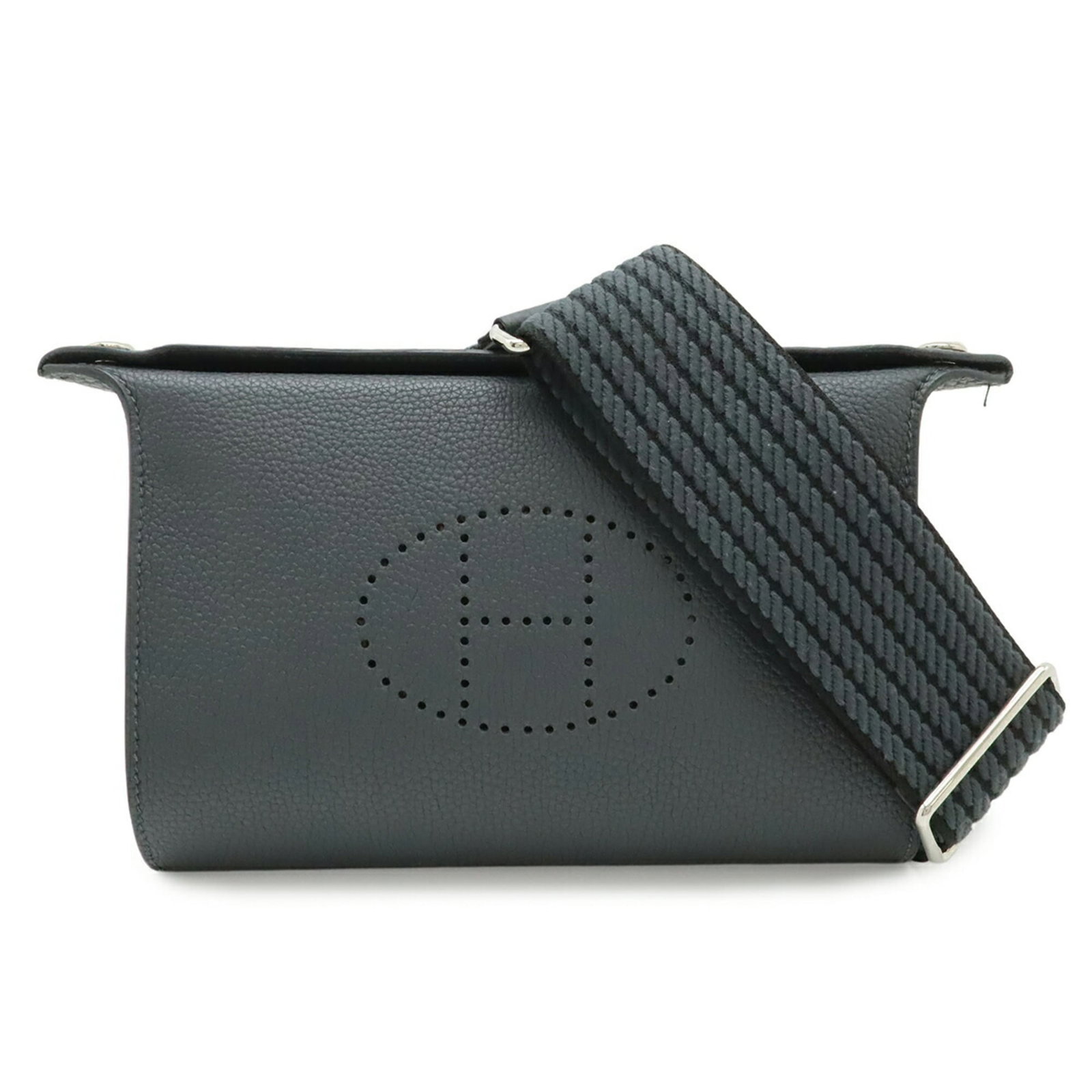 Shoulder Bag Togo Leather Hermes: Shoulder Bag Togo Leather Hermes Togo leather craftsmanship is evident in this Evelyne shoulder bag, featuring a timeless design with clean lines and a sophisticated aesthetic. The bag's sturdy 350g
