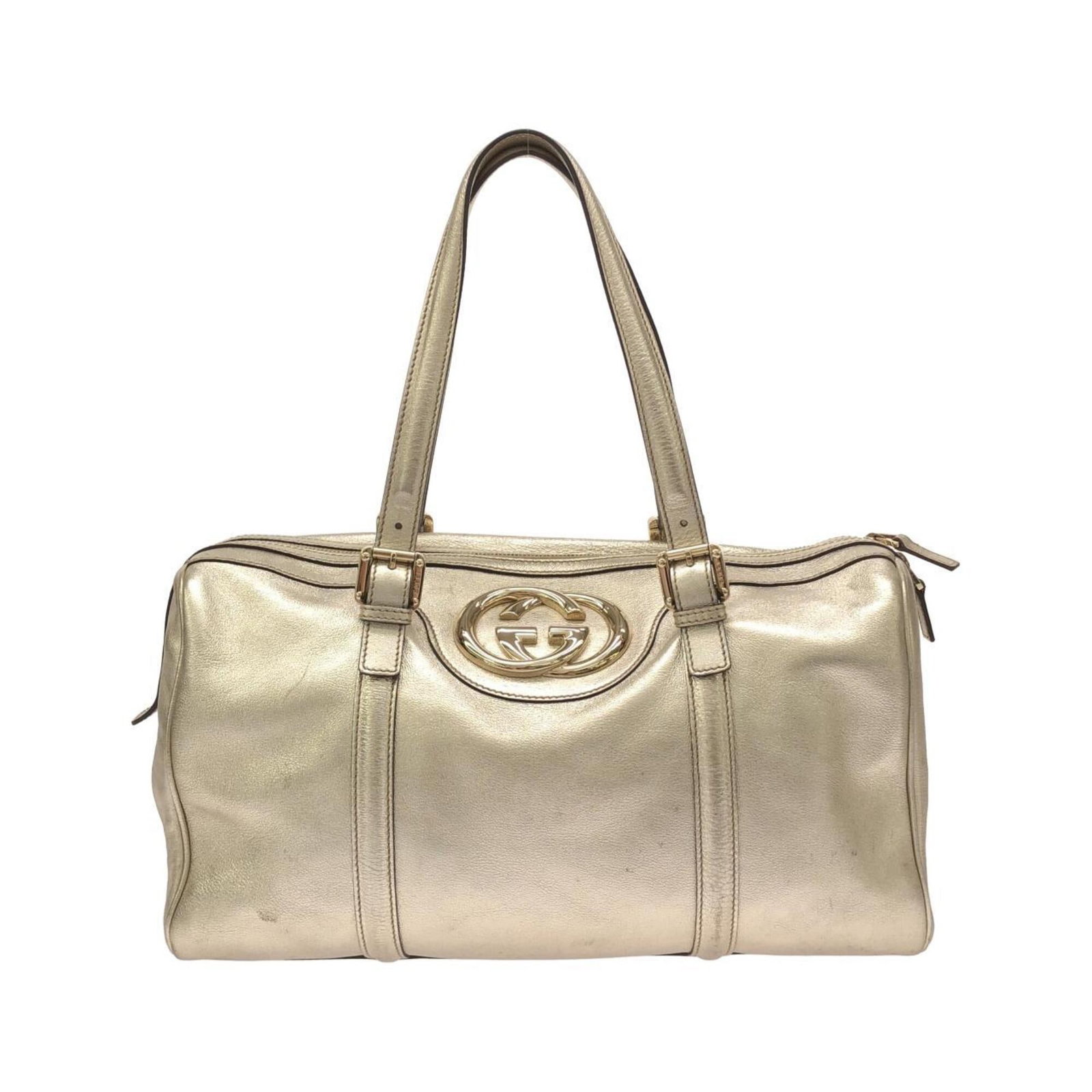 Boston Bag Leather Gucci: Boston Bag Leather Gucci Boston Bag Leather Gucci is a metallic gold leather handbag with dimensions 22cm x 40cm x 14cm. Notable for its sleek design and luxurious material, this bag bears a