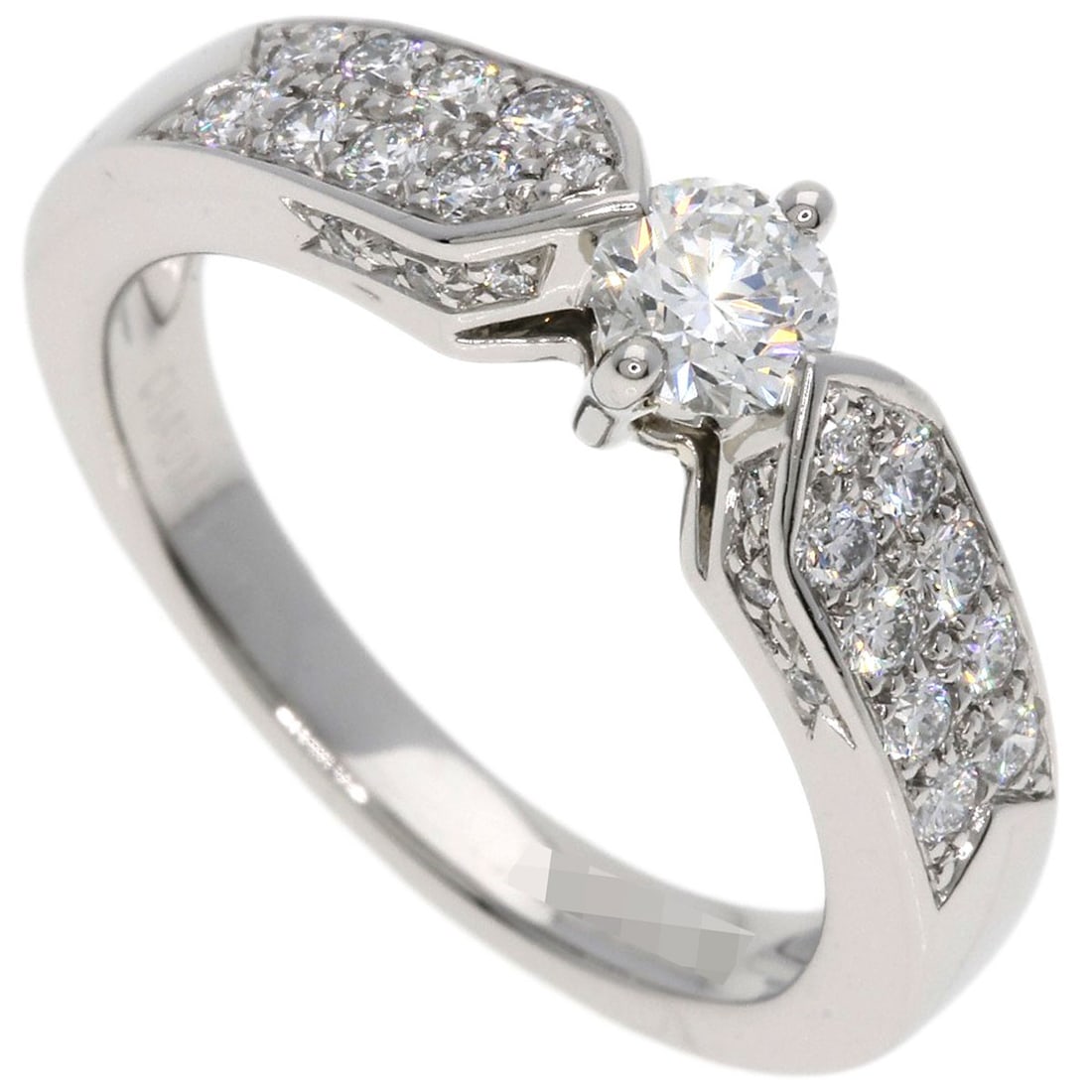 Plum Diamond E-Vs1-Vg Ring Platinum: Plum Diamond E-Vs1-Vg Ring Platinum Platinum ring featuring a 0.25ct D color diamond, set in a stylish Chaumet design with a silver metal exterior and 950 purity. The ring's sleek, modern look is enha