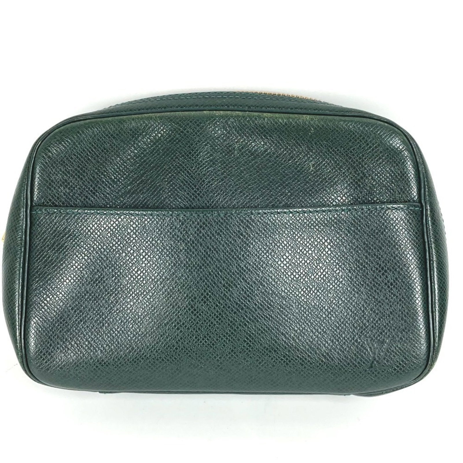 Louis Vuitton Pouch Taiga Leather Bag Clutch: Louis Vuitton Pouch Taiga Leather Bag Clutch Taiga leather pouch clutch from Louis Vuitton, featuring Episea green color and a size of 14cm x 19cm. This stylish clutch bag is made from high-quality