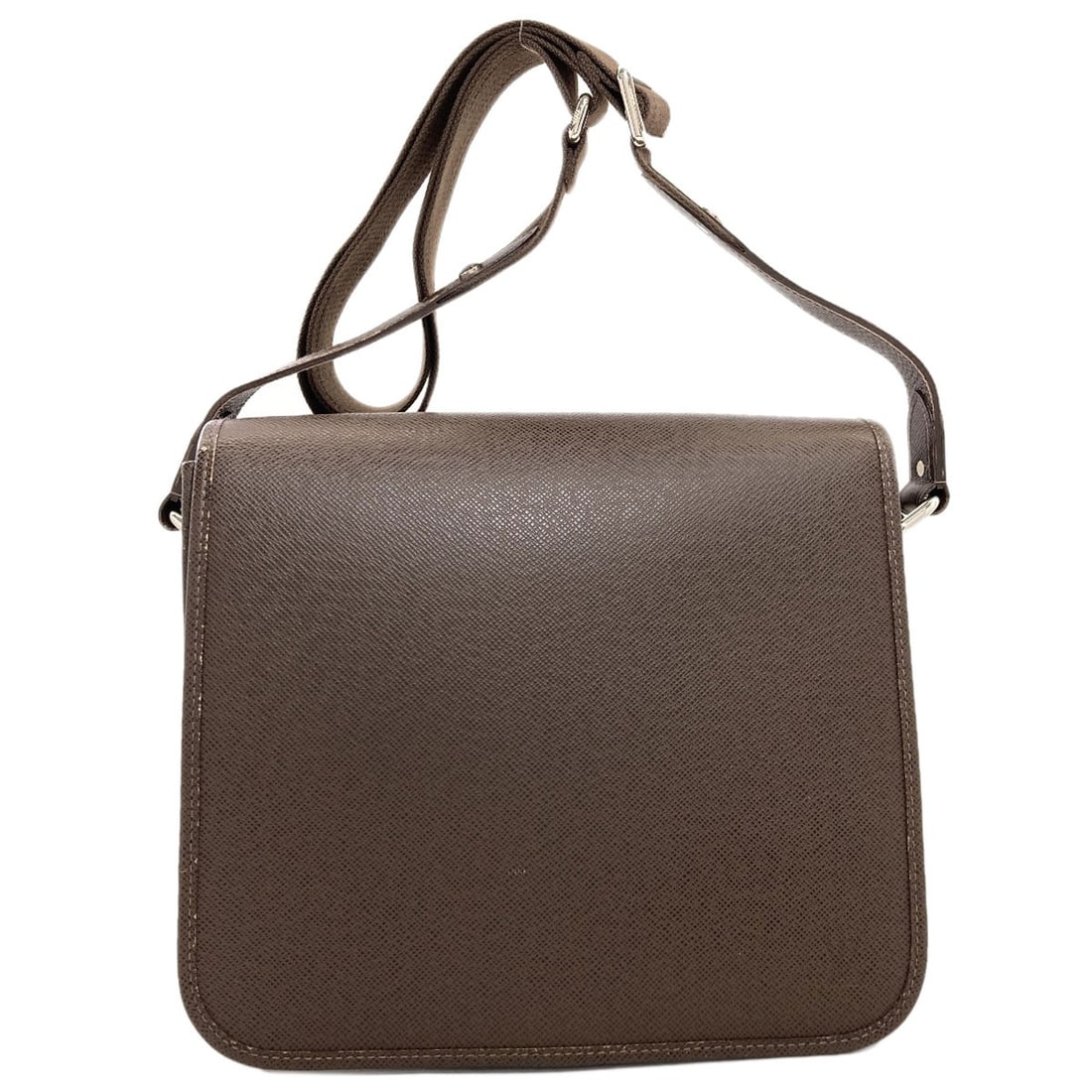 M32488 Shoulder Bag Taiga Andrei Louis Vuitton: M32488 Shoulder Bag Taiga Andrei Louis Vuitton Taiga Andrei Louis Vuitton Shoulder Bag in Brown. This shoulder bag features a distinctive Taiga exterior material and a classic brown color. With its si