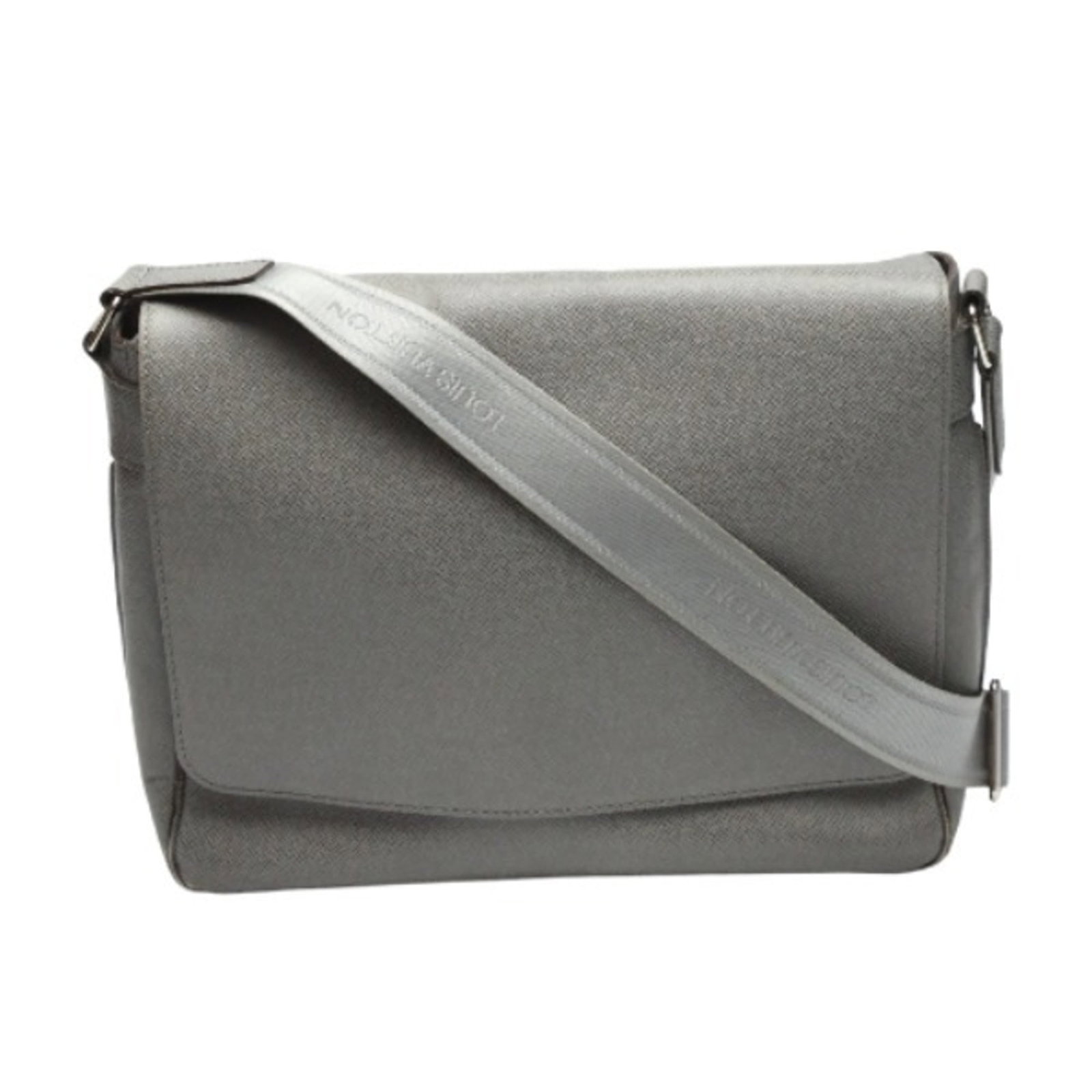 Shoulder Bag Taiga Leather Louis Vuitton: Shoulder Bag Taiga Leather Louis Vuitton Taiga leather provides a rich, dark gray hue for this shoulder bag, crafted from high-quality material. The bag's dimensions are 24cm x 32cm x 10cm, making it