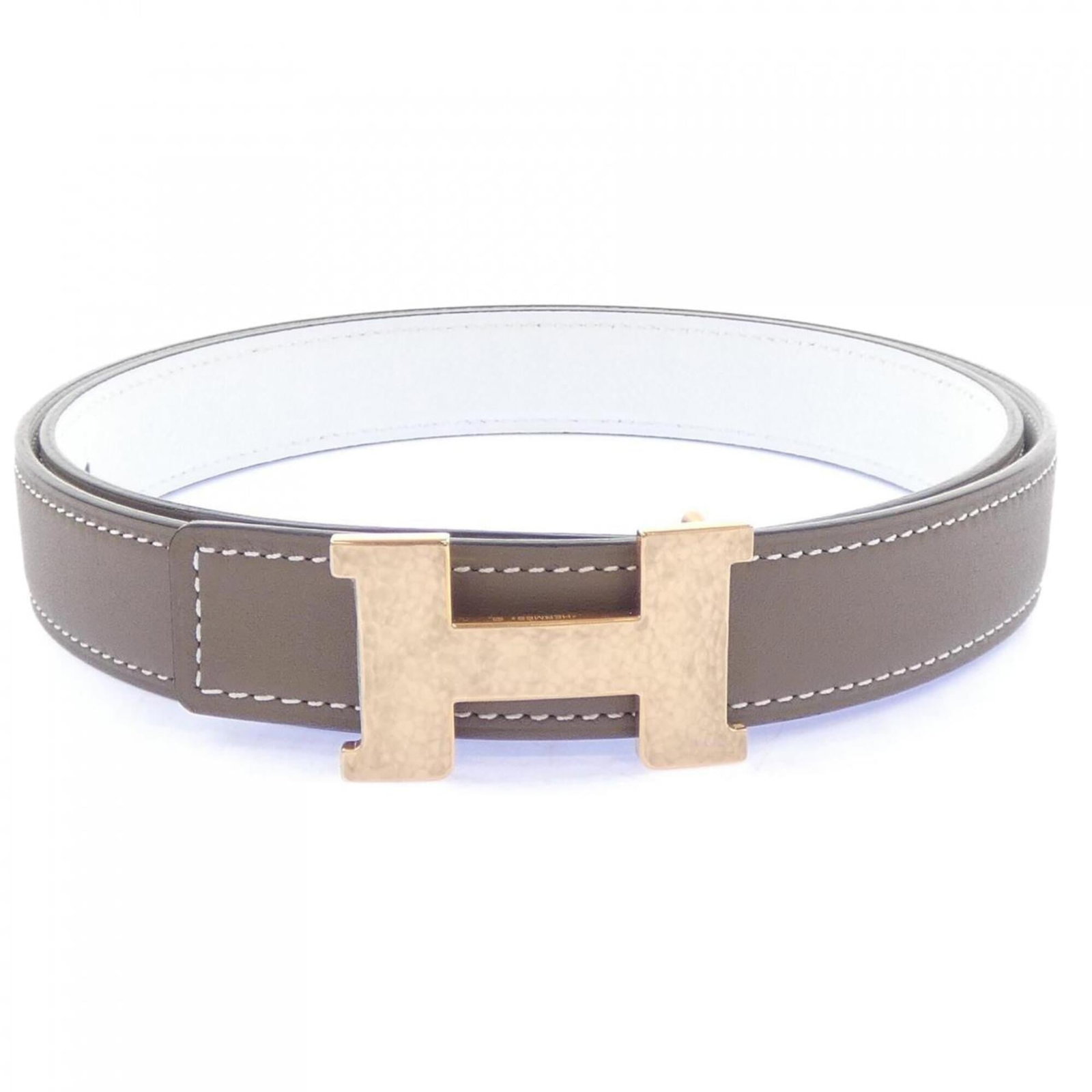 Hermes Standard Belt: Hermes Standard Belt The Hermes Standard Belt is a timeless accessory, available in two classic colors: brown and white. Its sleek design and versatile 82.5cm-87.5cm length make it suitable for a rang