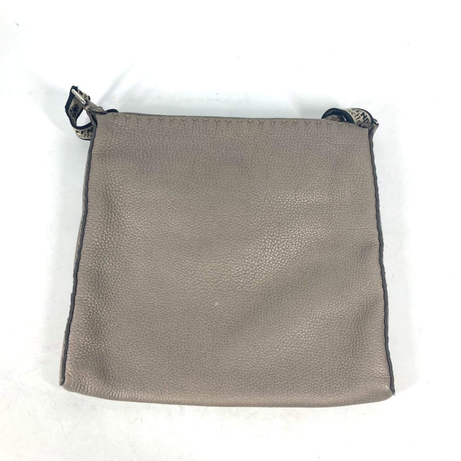 Shoulder Bag Leather: Shoulder Bag Leather Shoulder bag made from high-quality leather in a classic beige color, featuring a functional zipper pocket on the outer side. The bag measures 26.5cm x 28.5cm x 2.5cm and has a