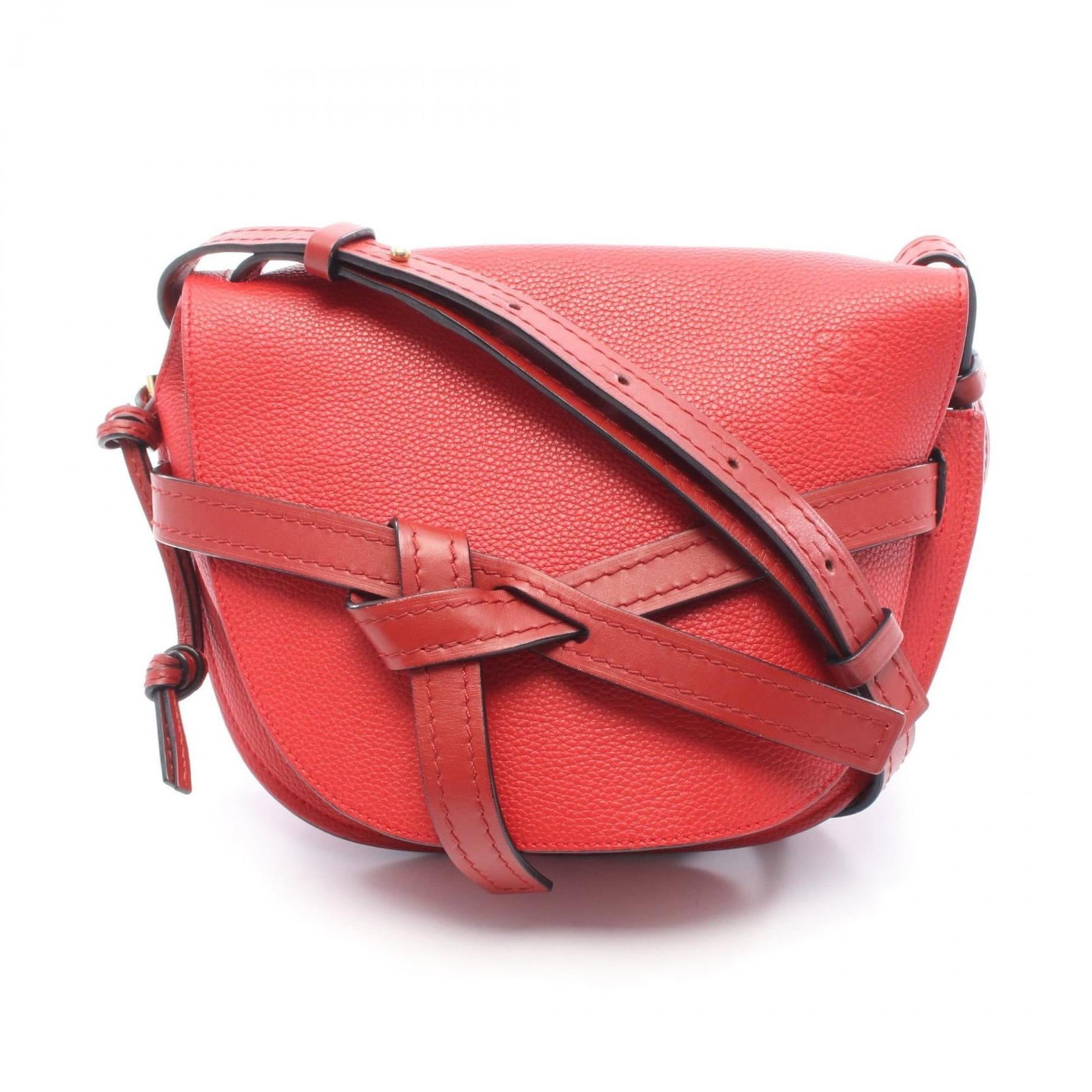 Shoulder Bag Leather: Shoulder Bag Leather Red leather shoulder bag with a classic design, measuring 20cm x 24cm x 10cm. The bag's bold color and sleek shape make it a stylish accessory for everyday use. Made from