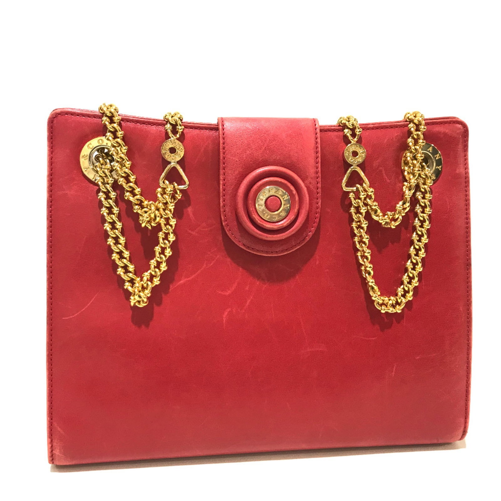 Shoulder Bag Leather: Shoulder Bag Leather Red leather shoulder bag with a classic design, measuring 24.5cm x 20cm x 7.5cm. The bag features a long strap that reaches 37.8 inches, making it a versatile and comfortable acce