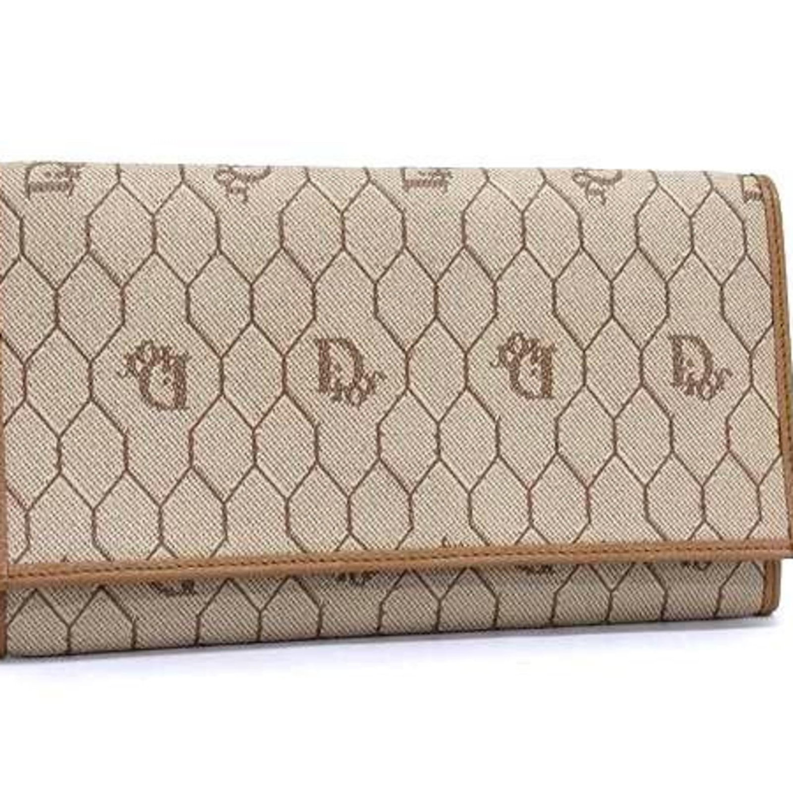 Christian Dior Coin Case Pvc Leather: Christian Dior Coin Case Pvc Leather Christian Dior Coin Case Pvc Leather is a stylish and functional coin purse made from high-quality PVC and leather. Its classic design and neutral beige color make