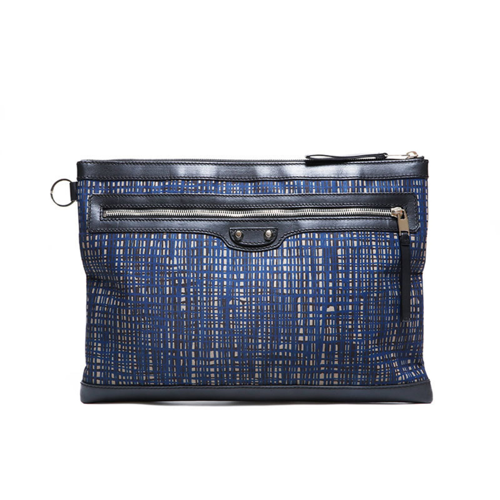 Clutch Bag Nylon Balenciaga: Clutch Bag Nylon Balenciaga Navy nylon clutch bag from Balenciaga, measuring 26.5cm x 38cm x 5.00mm. This clutch bag features a nylon material and a signature (noted on the body). The bag's size and m