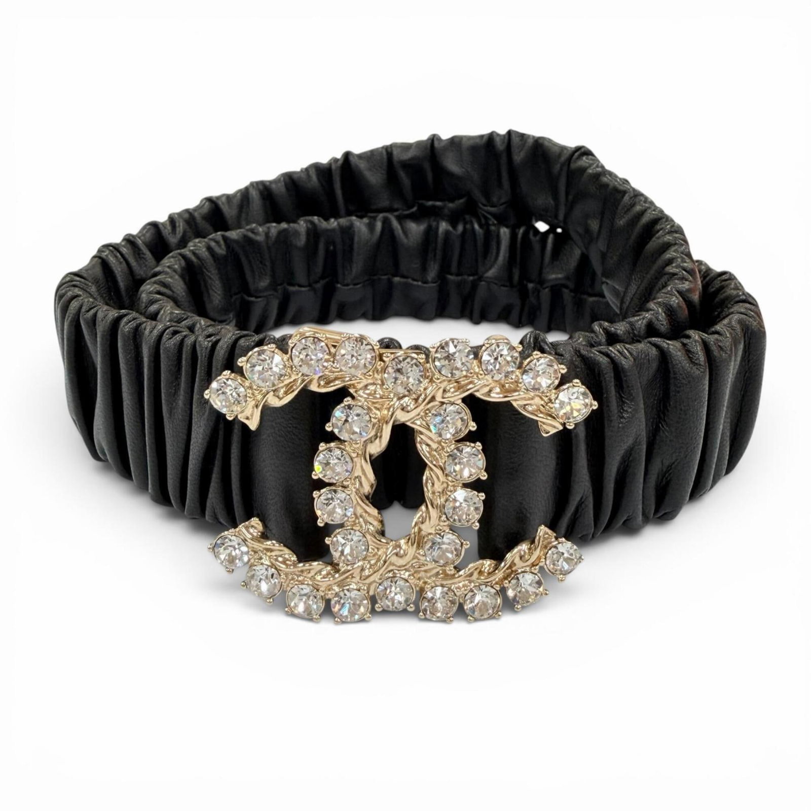 Chanel Standard Belt: Chanel Standard Belt Black leather standard belt from Chanel, made in Italy with a 73cm length. This classic design features a simple yet timeless style, perfect for adding a touch of elegance to any