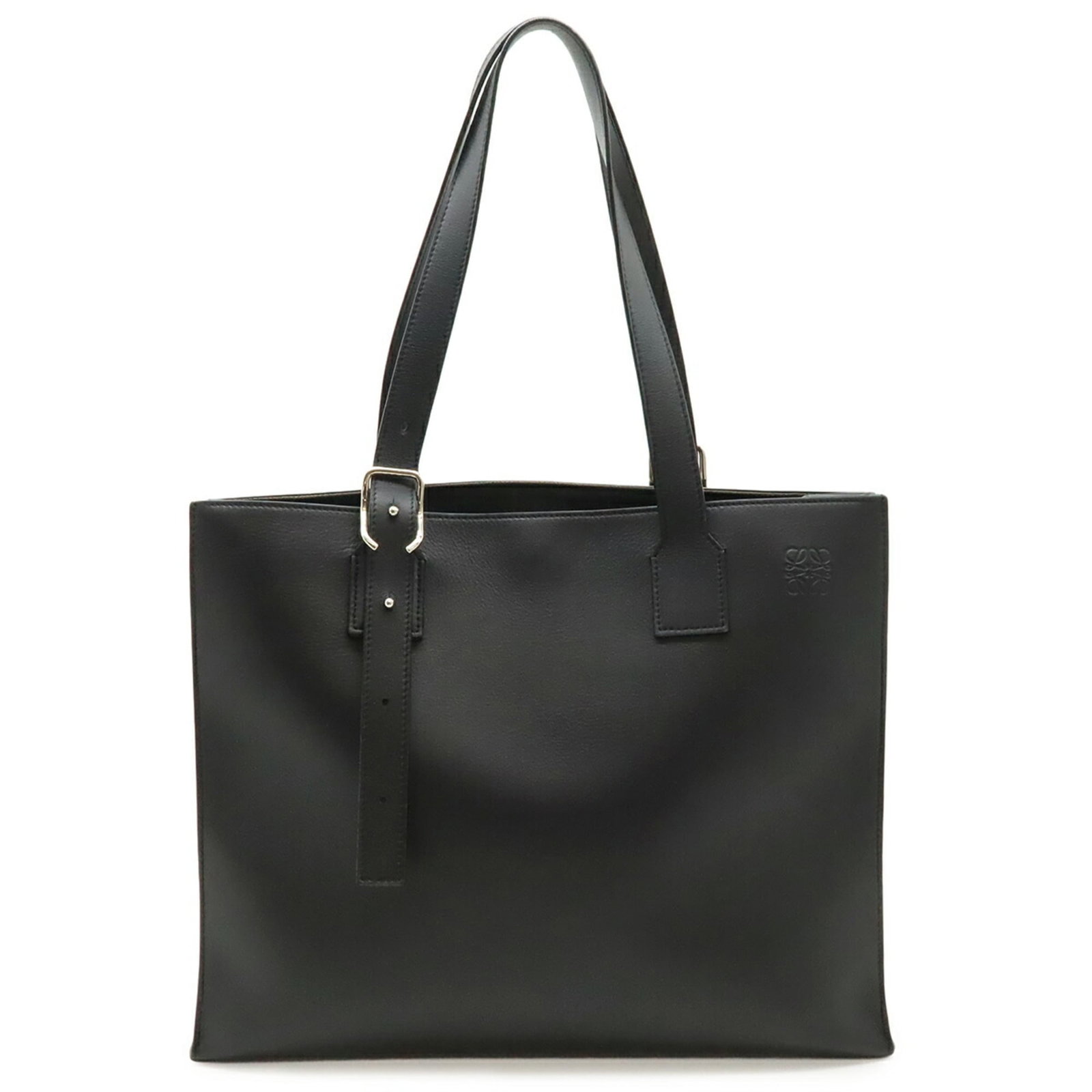 Shoulder Bag Leather Tote Loewe: Shoulder Bag Leather Tote Loewe Black and White Leather Loewe Shoulder Bag with Classic Design. This shoulder bag features a timeless design with a black and white leather exterior, measuring 32cm x 3