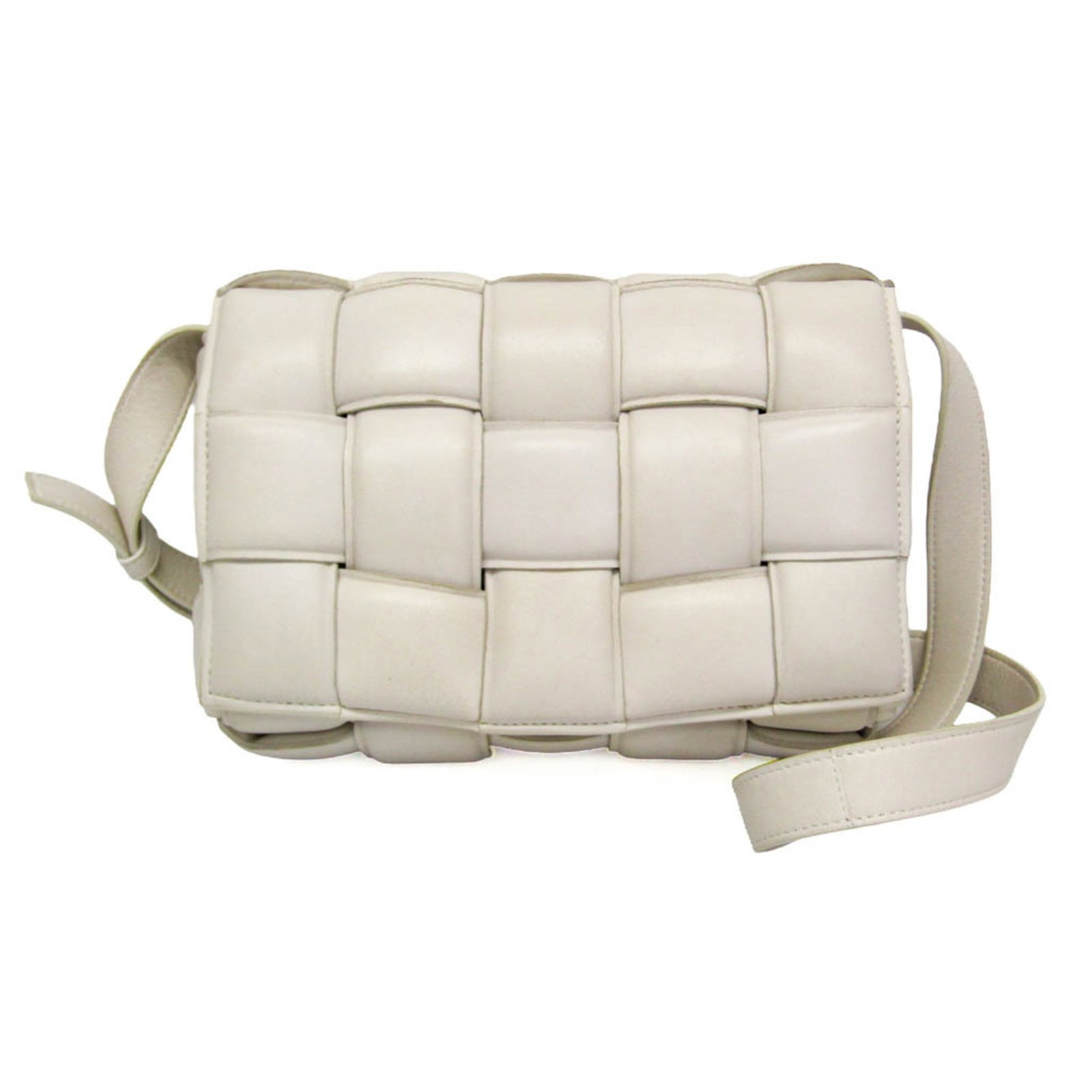 Bottega Veneta Shoulder Bag Leather: Bottega Veneta Shoulder Bag Leather The Bottega Veneta Shoulder Bag Leather is a timeless piece featuring a padded cassette design, metal fasteners, and a spacious zipper pocket. Made from high-qualit