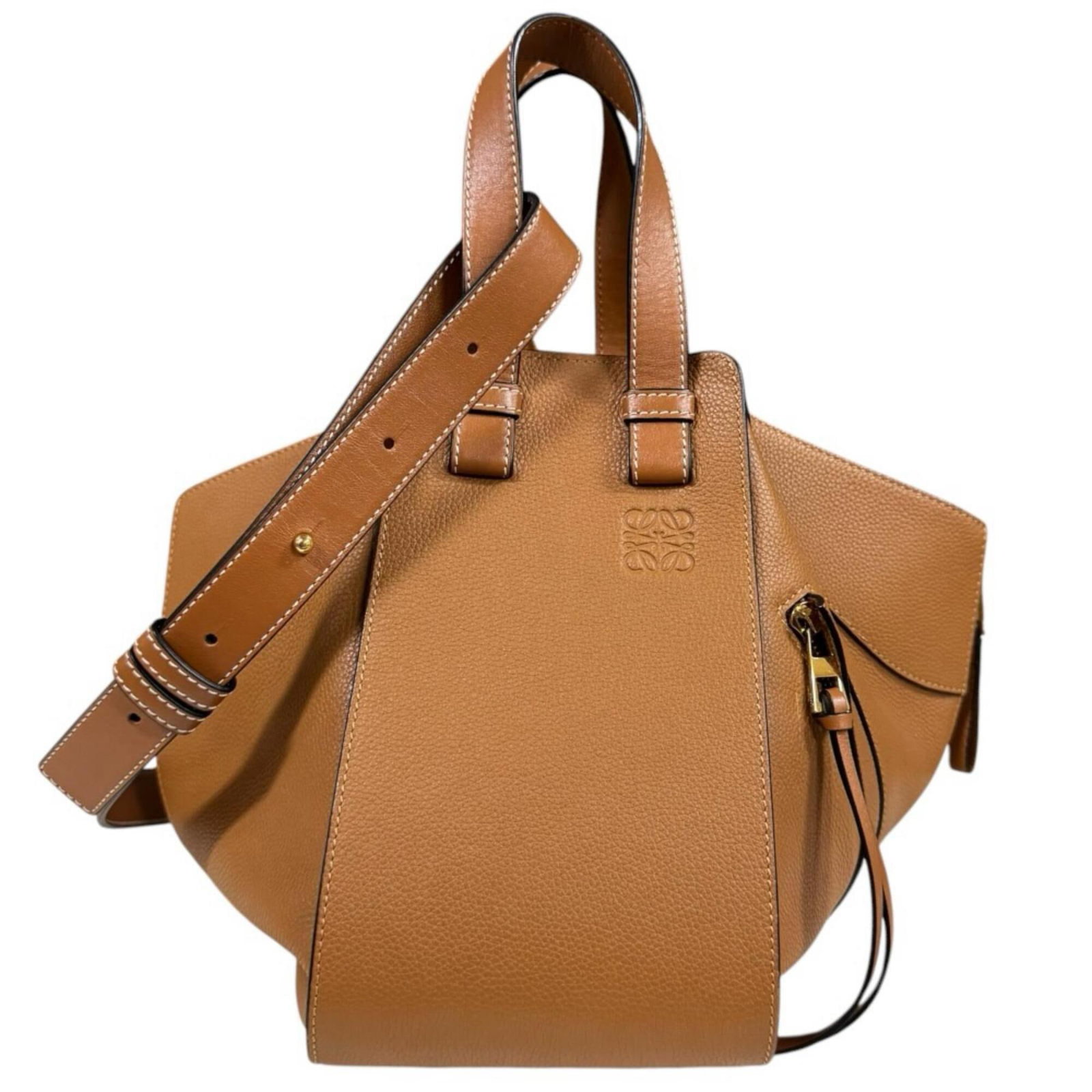 Shoulder Bag Leather: Shoulder Bag Leather The Loewe Line Shoulder Bag is a beautifully crafted, handmade leather bag from Spain. Its rich brown color and sturdy leather construction make it a timeless accessory. With a sp