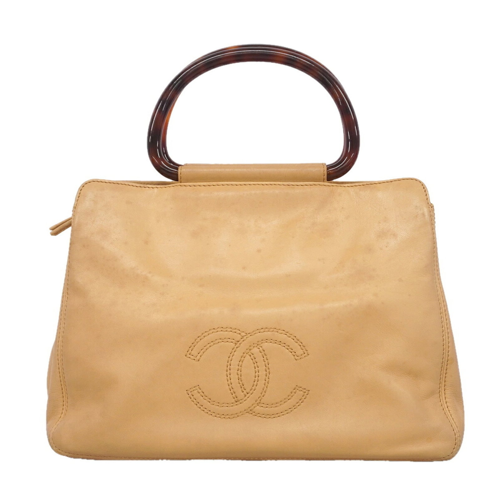 Handbag Leather from Chanel: Handbag Leather from Chanel The Chanel handbag features a classic beige lambskin exterior with gold hardware, adding a touch of timeless elegance to any outfit. Measuring 21cm x 28cm x 8.5cm, this