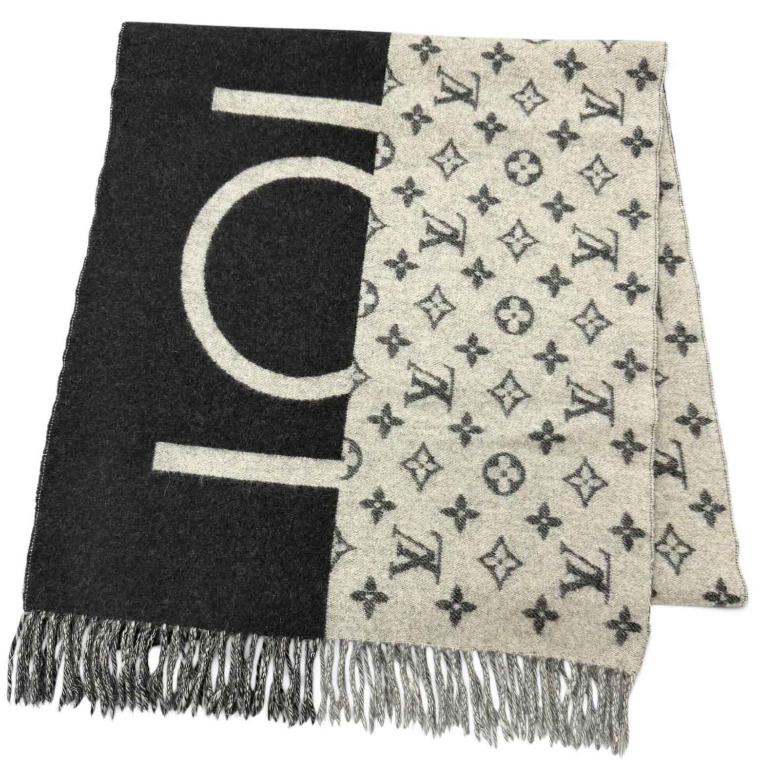 Cashmere Shawl Louis Vuitton: Cashmere Shawl Louis Vuitton Cashmere Shawl Louis Vuitton is made from high-quality cashmere material and features the iconic Louis Vuitton brand. This shawl measures 1.8m x 42cm, offering a stylish a