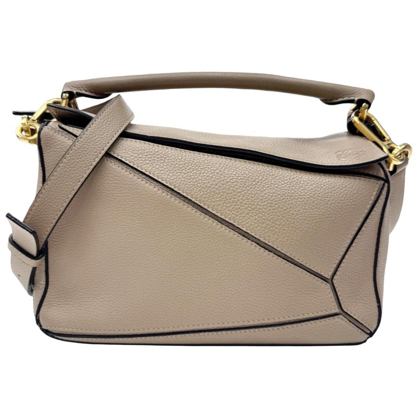 Shoulder Bag Leather: Shoulder Bag Leather Grayish leather shoulder bag with a classic design, crafted from high-quality calfskin material. Measuring 16.5cm x 24cm x 10.5cm, this stylish bag features a timeless silhouette 