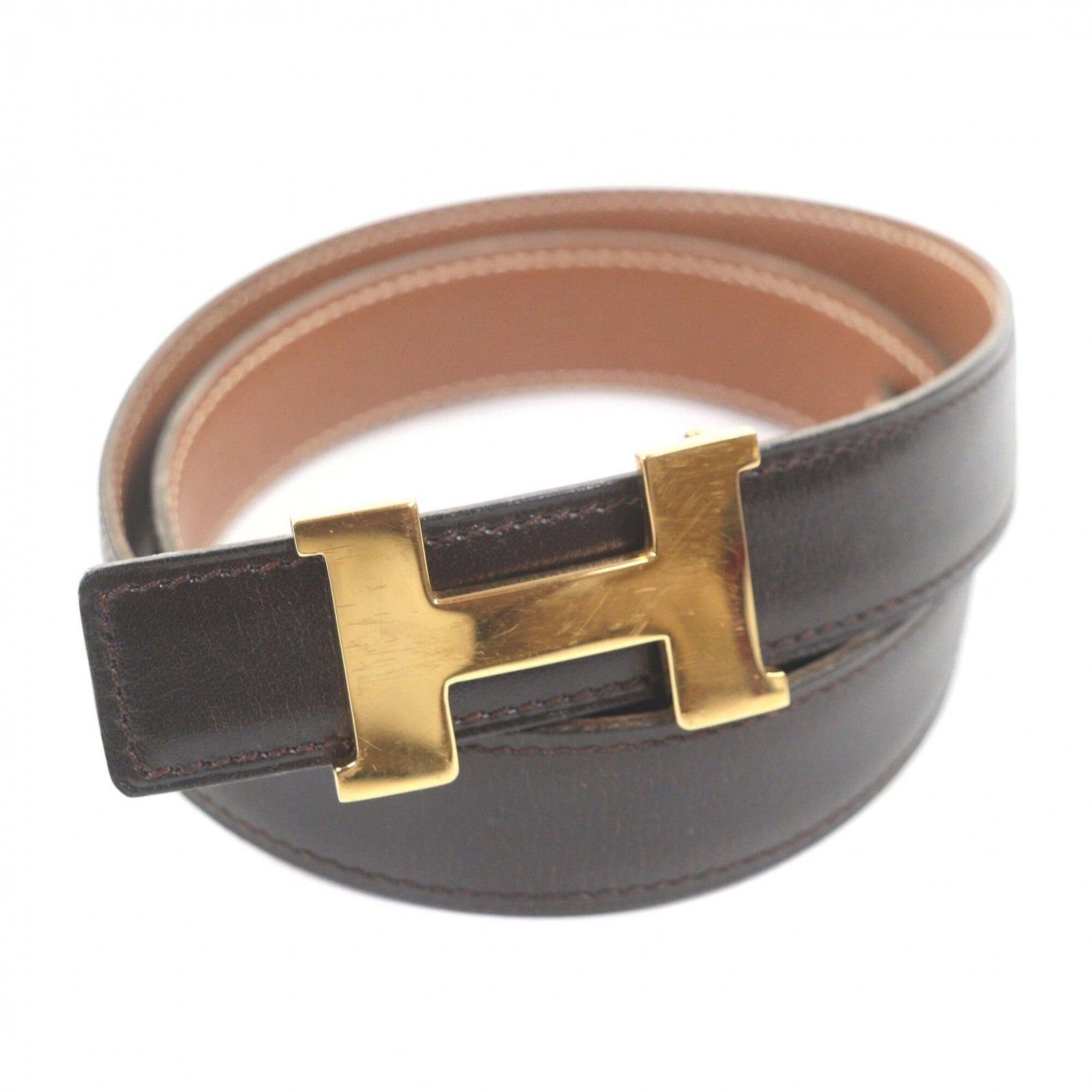 Hermes Standard Belt: Hermes Standard Belt Dark brown leather standard belt from Hermes, crafted with attention to detail and a classic design that exudes timeless elegance. Measuring 70-74.5cm in length, this belt is