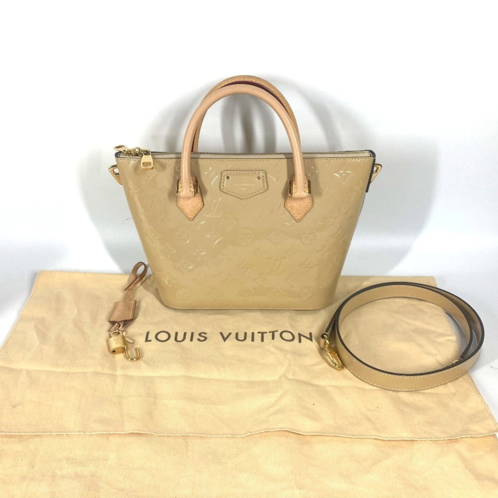 Louis Vuitton Handbag Shoulder Bag Tote Bag Monogram Vernis: Louis Vuitton Handbag Shoulder Bag Tote Bag Monogram Vernis Monogram Vernis beiges and dunes come together in this sleek Louis Vuitton shoulder bag, featuring a sturdy zipper closure and durable
