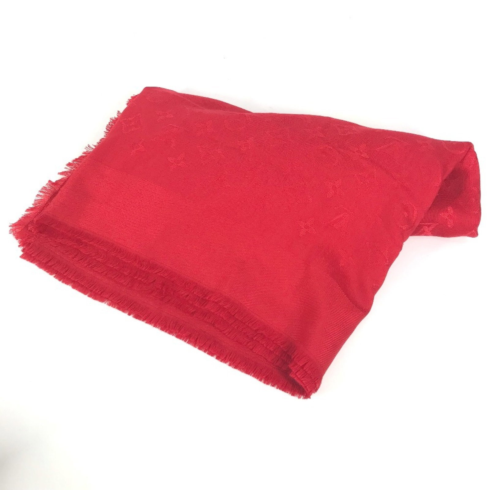 Silk Wool Stole Louis Vuitton: Silk Wool Stole Louis Vuitton Silk and wool blend in a stunning red hue, creating a striking stole from the iconic Louis Vuitton brand. Measuring 1.37m x 53.93'' in length and width, this stole comes