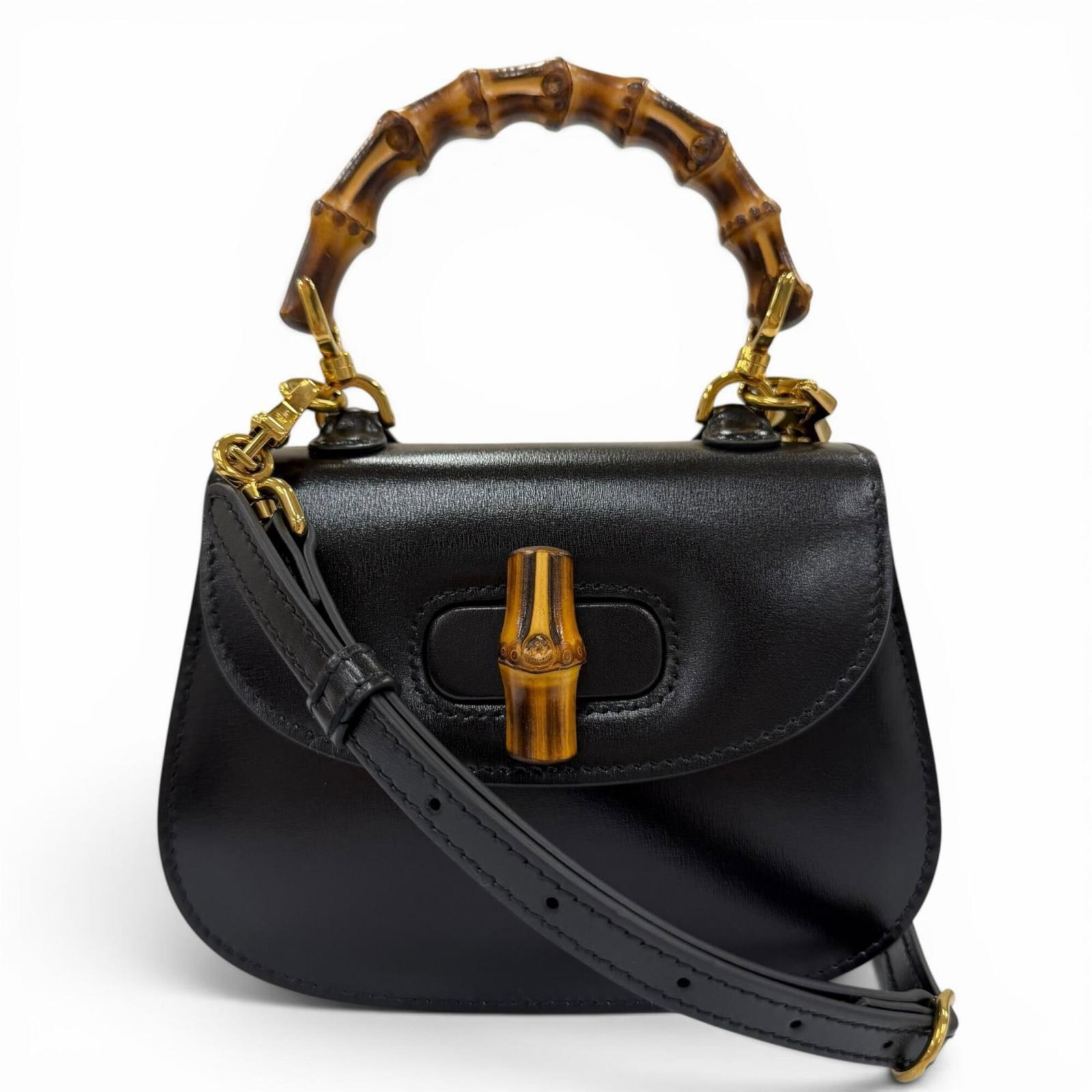 Shoulder Bag Leather Handbag Gucci: Shoulder Bag Leather Handbag Gucci Leather shoulder bag from Gucci, made in Italy, features a sleek black design with a signature. Measuring 12cm x 17cm x 7.5cm, this compact bag is perfect for everyd
