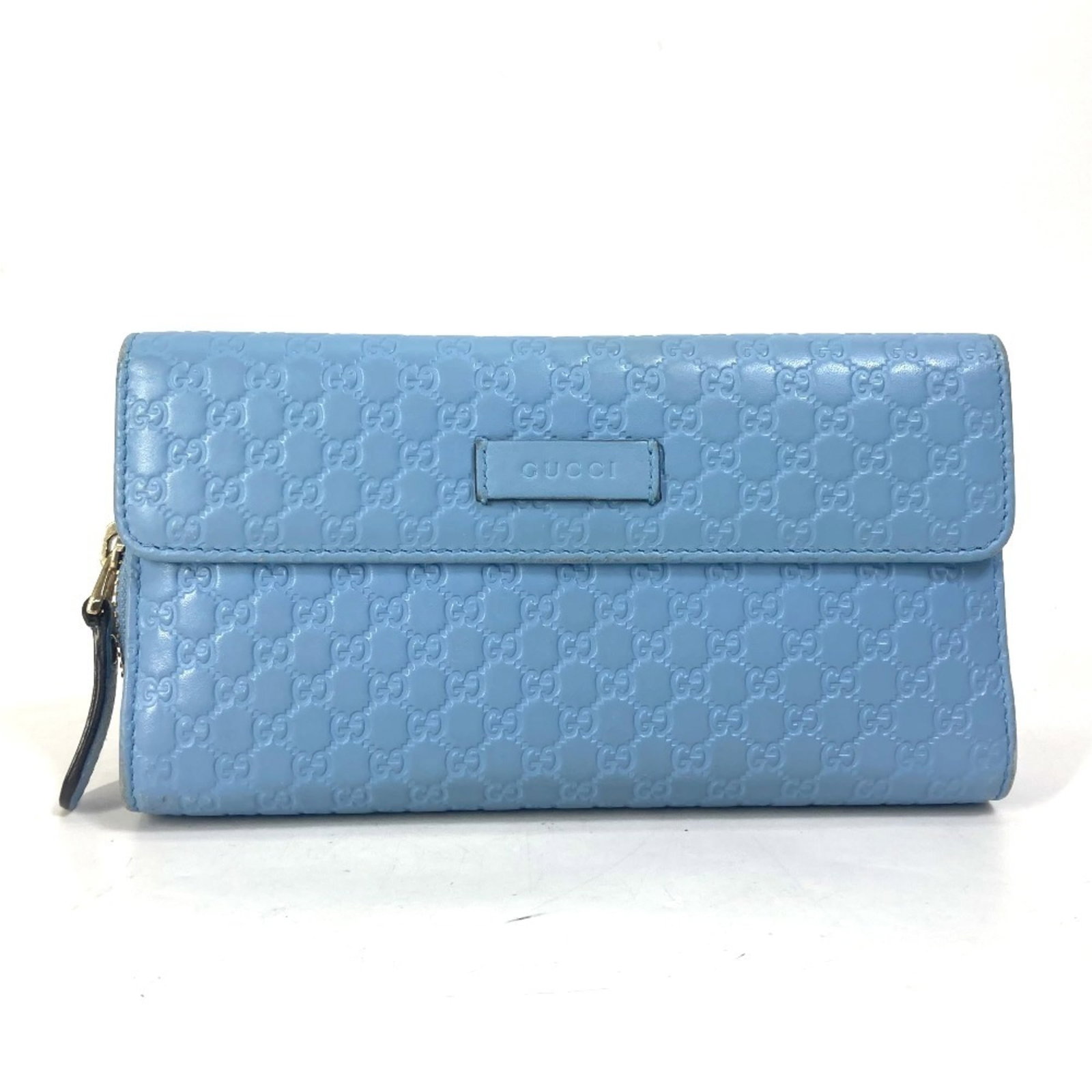 Gucci Long Wallet (Bi-Fold) Leather: Gucci Long Wallet (Bi-Fold) Leather Light blue Gucci long wallet (bi-fold) with a classic design, measuring 9.5cm x 18.5cm, features high-quality leather construction. This bi-fold wallet is a