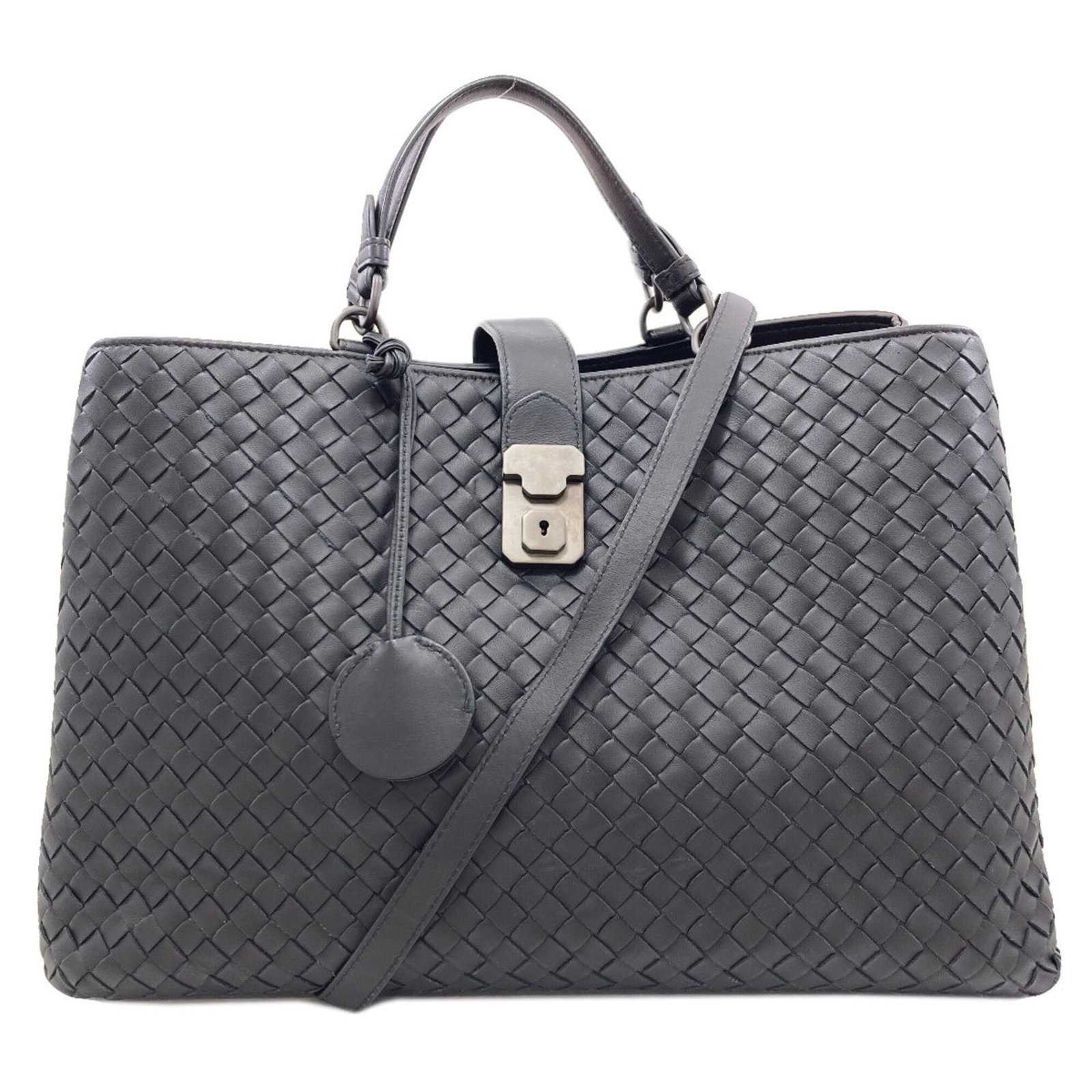 Veneta Bottega Leather Tote Bag: Veneta Bottega Leather Tote Bag The Veneta Bottega Leather Tote Bag is a timeless, black leather tote with a classic Intrecciato weave pattern. Measuring 24cm x 35cm x 20cm, it features a sturdy