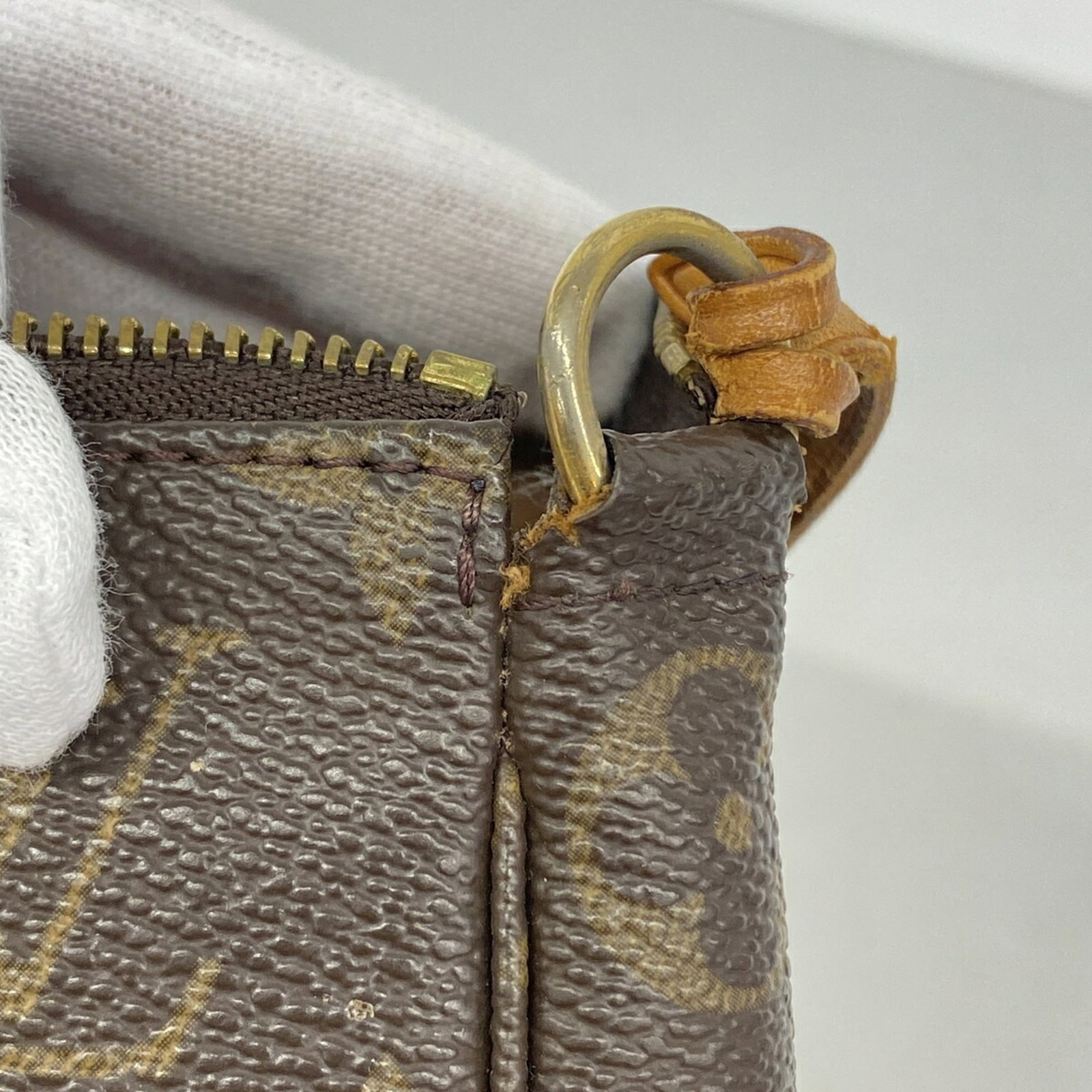 Louis Vuitton Pouch - 7
