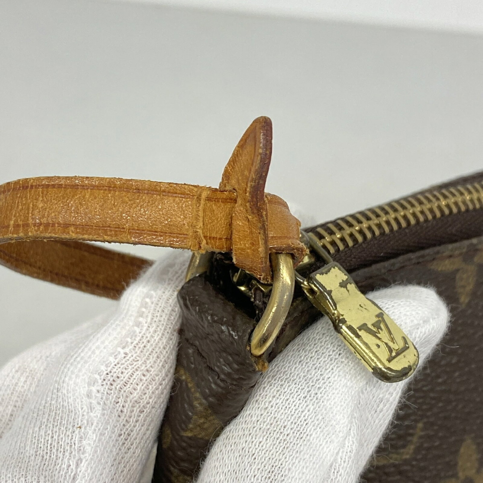 Louis Vuitton Pouch - 8