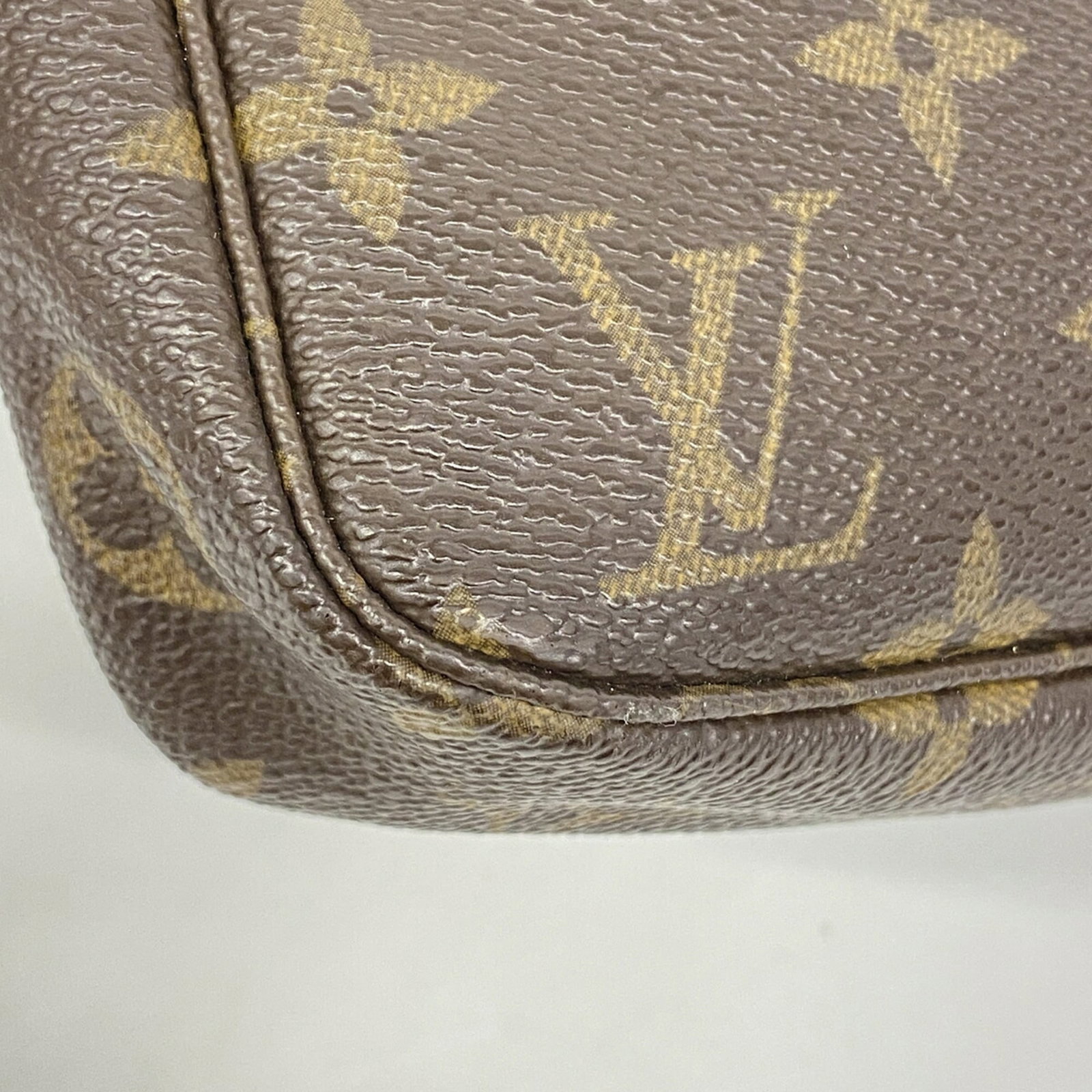 Louis Vuitton Pouch - 9