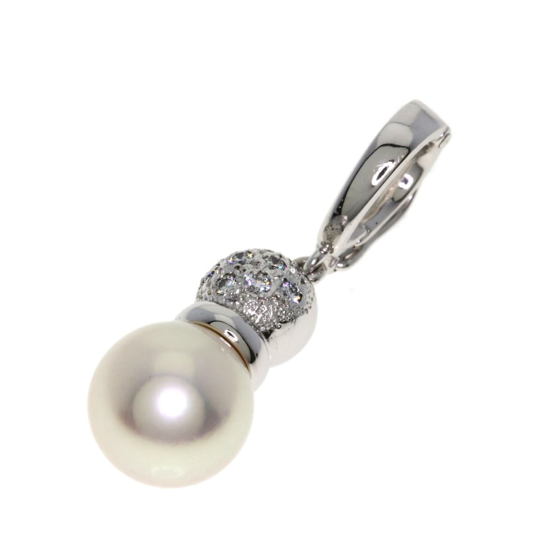 K18 White Gold Mikimoto Pearl Pendant Top: K18 White Gold Mikimoto Pearl Pendant Top K18 White Gold Mikimoto Pearl Pendant Top - A stunning silver-toned Mikimoto pearl pendant top set in K18 white gold, showcasing a beautiful pearl. The K18