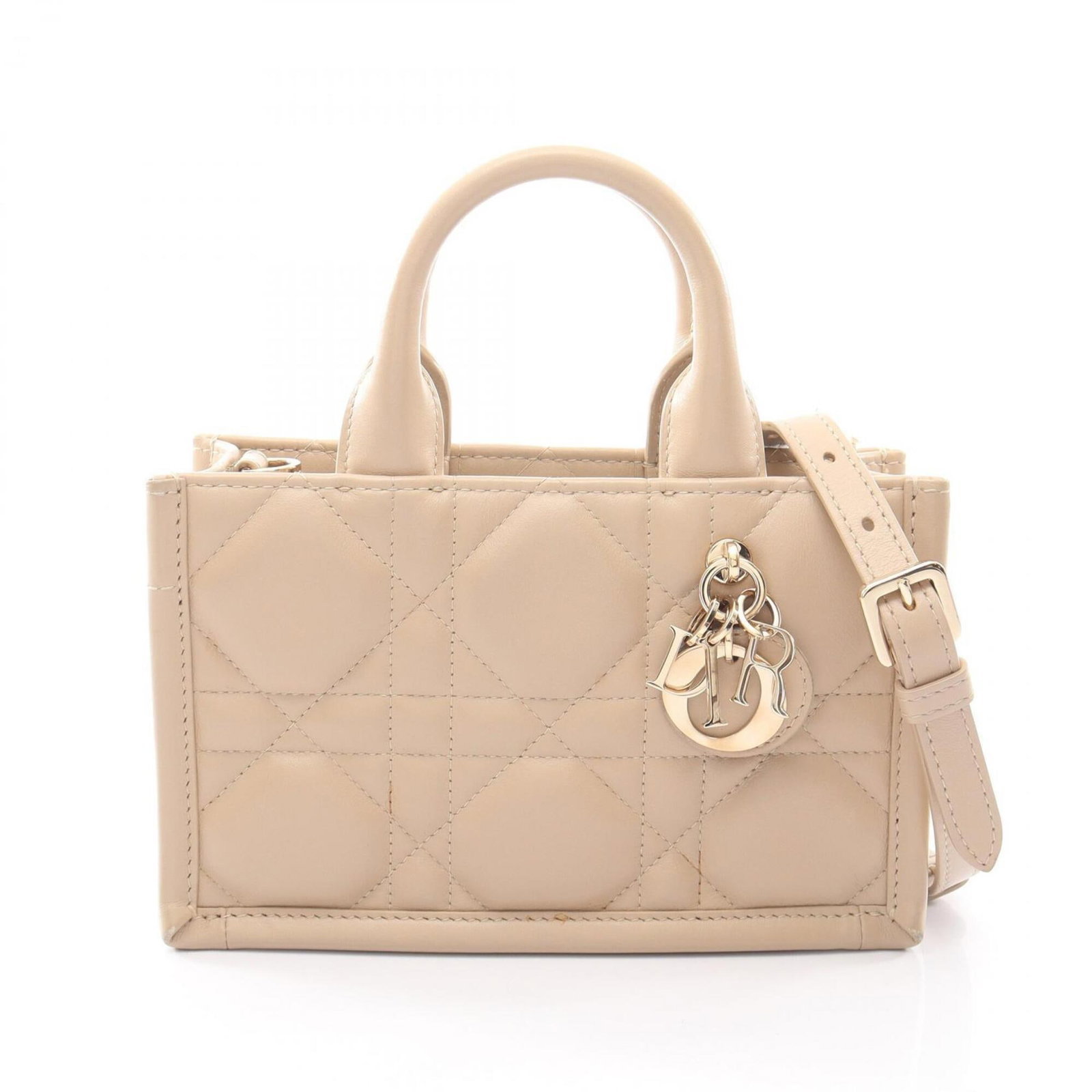 Handbag Leather Dior Christian: Handbag Leather Dior Christian The Handbag Leather Dior Christian is a high-quality beige leather handbag with a sleek design, measuring 13cm x 21cm x 6.5cm. Made from genuine leather, this stylish