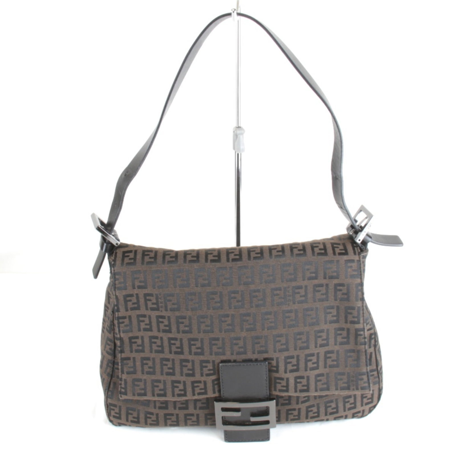 Zucchino Fendi Bag Shoulder: Zucchino Fendi Bag Shoulder Zucchino Fendi Bag Shoulder is a stylish shoulder bag made from Zucchino material, featuring a size of 22cm x 30cm x 11cm. This bag's design is characterized by its unique 