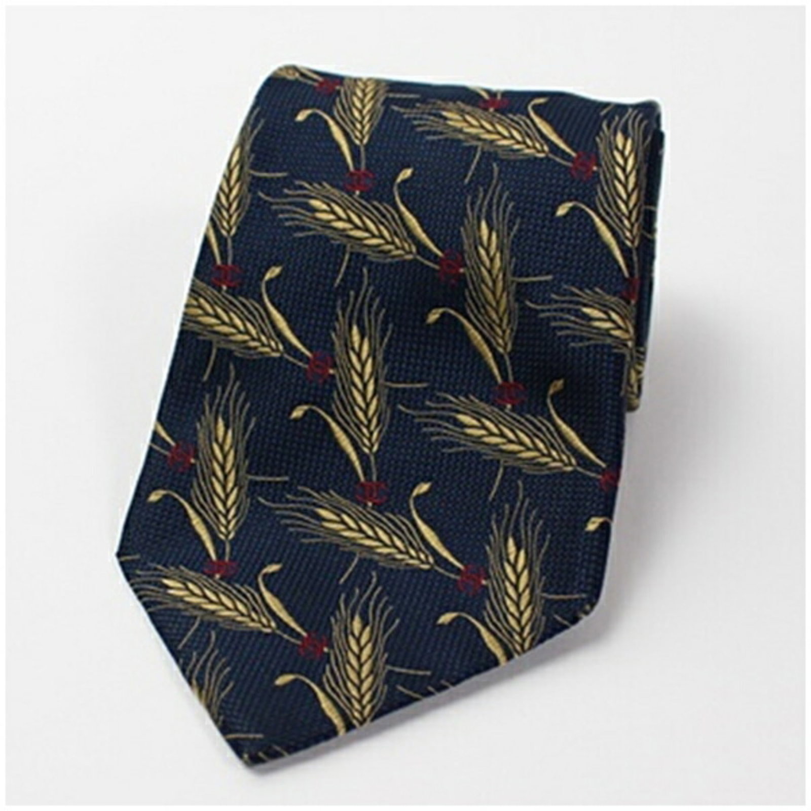 Silk cravat Chanel: Silk cravat Chanel Silk cravat in Mustard and Navy, crafted from high-quality silk with a width of 9.5cm. This elegant accessory bears a signature, adding a touch of sophistication to any outfit. Made