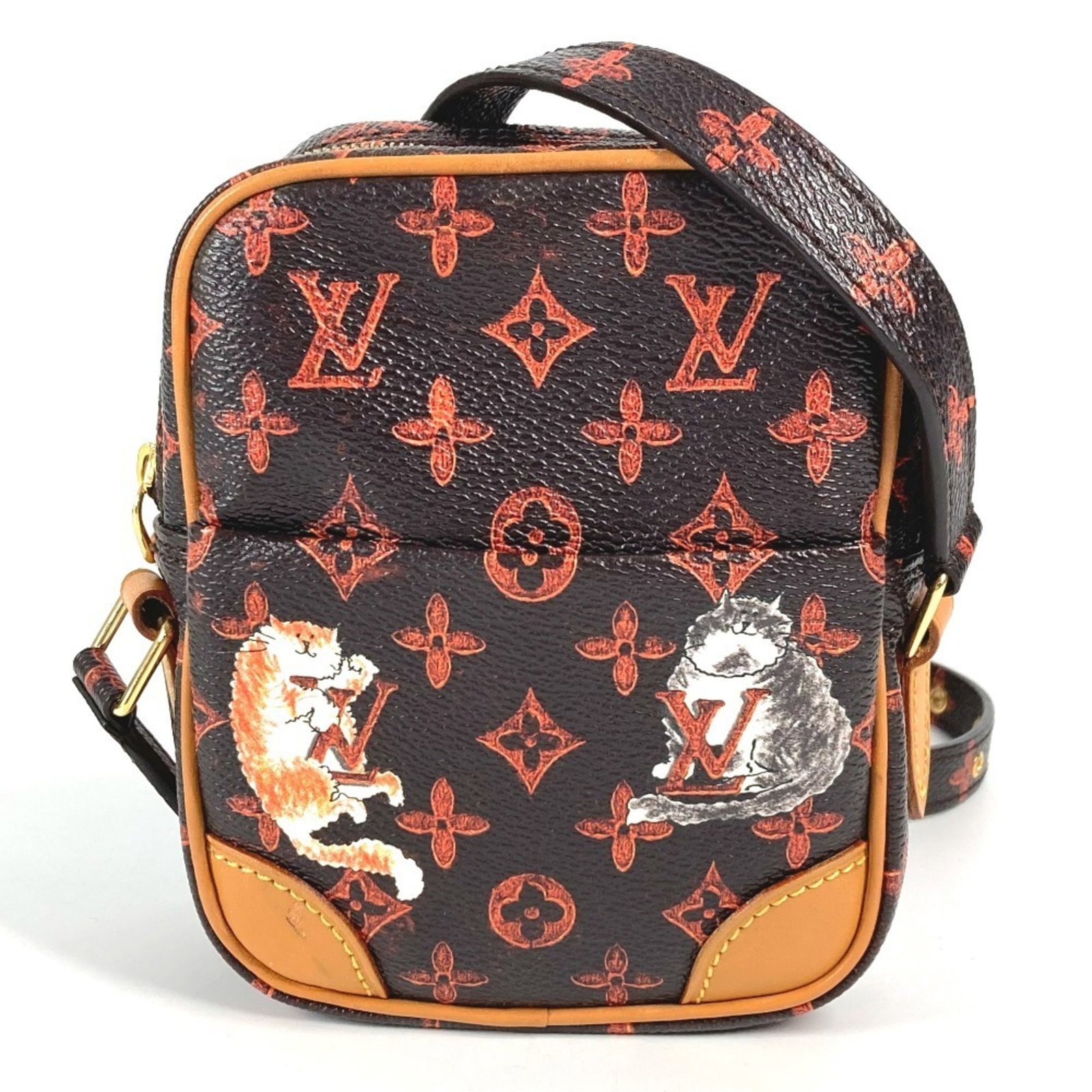 Shoulder Bag Monogram Pochette Louis Vuitton: Shoulder Bag Monogram Pochette Louis Vuitton Monogrammed with precision, this Louis Vuitton shoulder bag boasts a classic design with a touch of elegance. The iconic monogram pattern in brown and