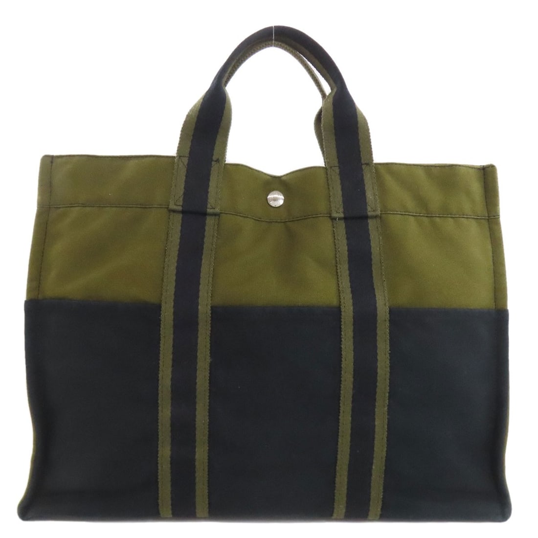 Canvas Handbag Fool Toemm Hermes Suck: Canvas Handbag Fool Toemm Hermes Suck Canvas Handbag in Green, HERMES Style. This canvas handbag features a green exterior made from canvas material, a notable and distinctive design element. The