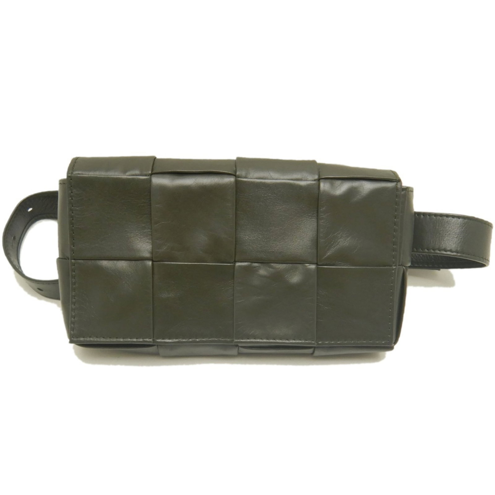 Fanny Leather Pack Bottega: Fanny Leather Pack Bottega Bottega Veneta's Fanny Leather Pack is a timeless, khaki leather accessory with clean lines and a classic design. Measuring 10cm x 18cm x 5cm, this compact bag is perfect