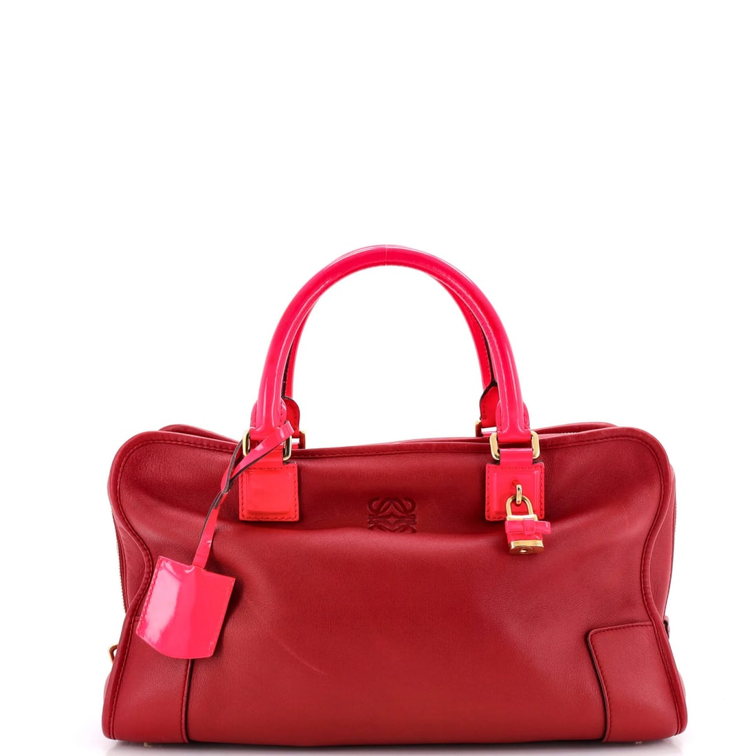 Amazona NM Bag Leather 36 Loewe: Amazona NM Bag Leather 36 Loewe The Loewe Amazona NM Bag Leather 36 is a statement piece with a bold red exterior and sleek suede interior. Its durable leather exterior features scuffs, minor