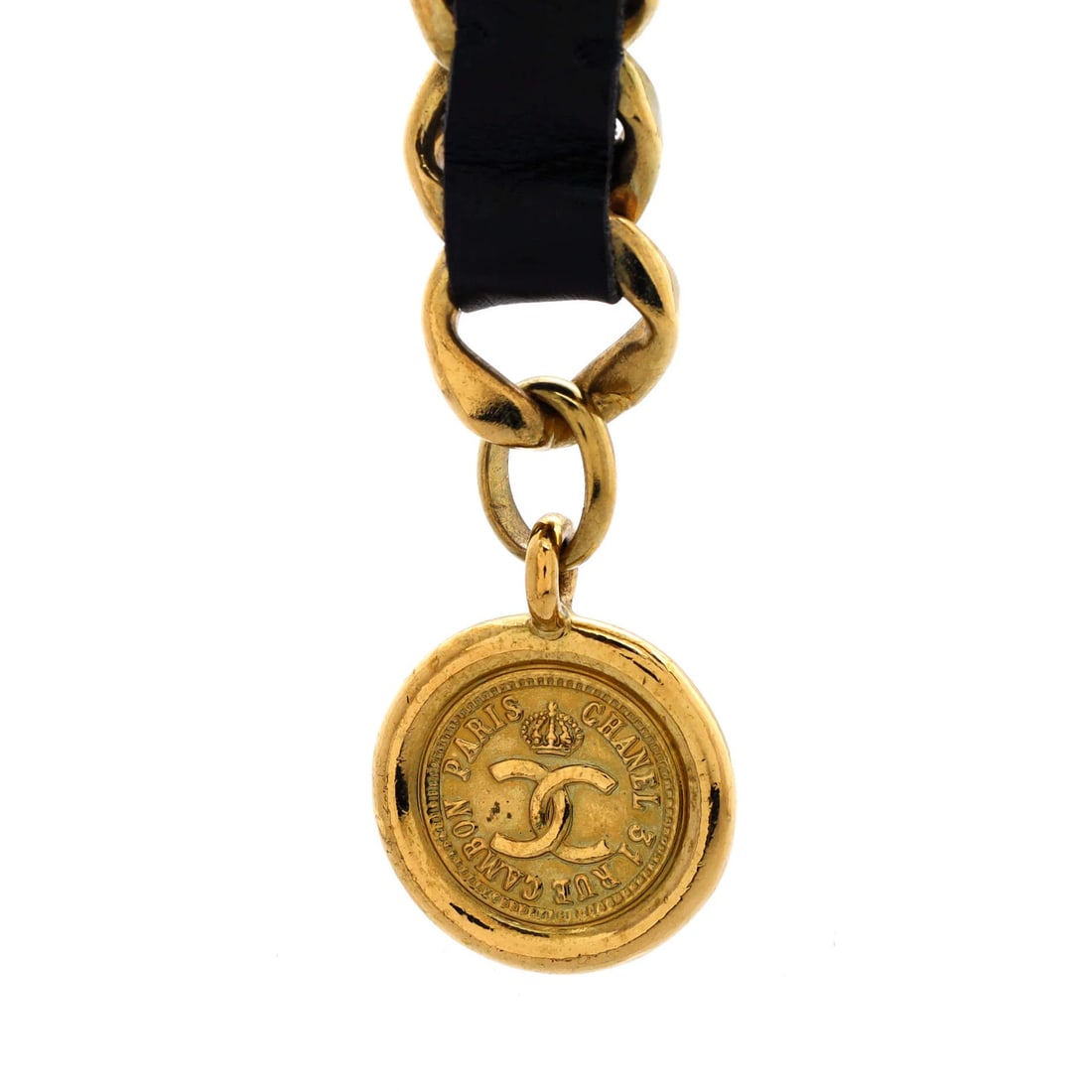 Chain Belt Metal Leather Vintage Chanel: Chain Belt Metal Leather Vintage Chanel Black leather and metal chain belt with a vintage medallion design, measuring 35.5" in length, features moderate wear and a classic look. The belt's exterior is