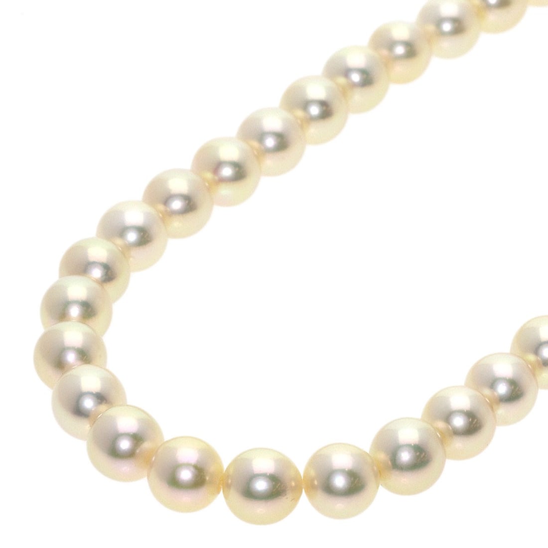Pearl Necklace Silver Tasaki: Pearl Necklace Silver Tasaki Silver Tasaki necklace features a white pearl and is made of high-quality silver. The necklace measures 16.9 inches in length, making it a versatile and stylish accessory.