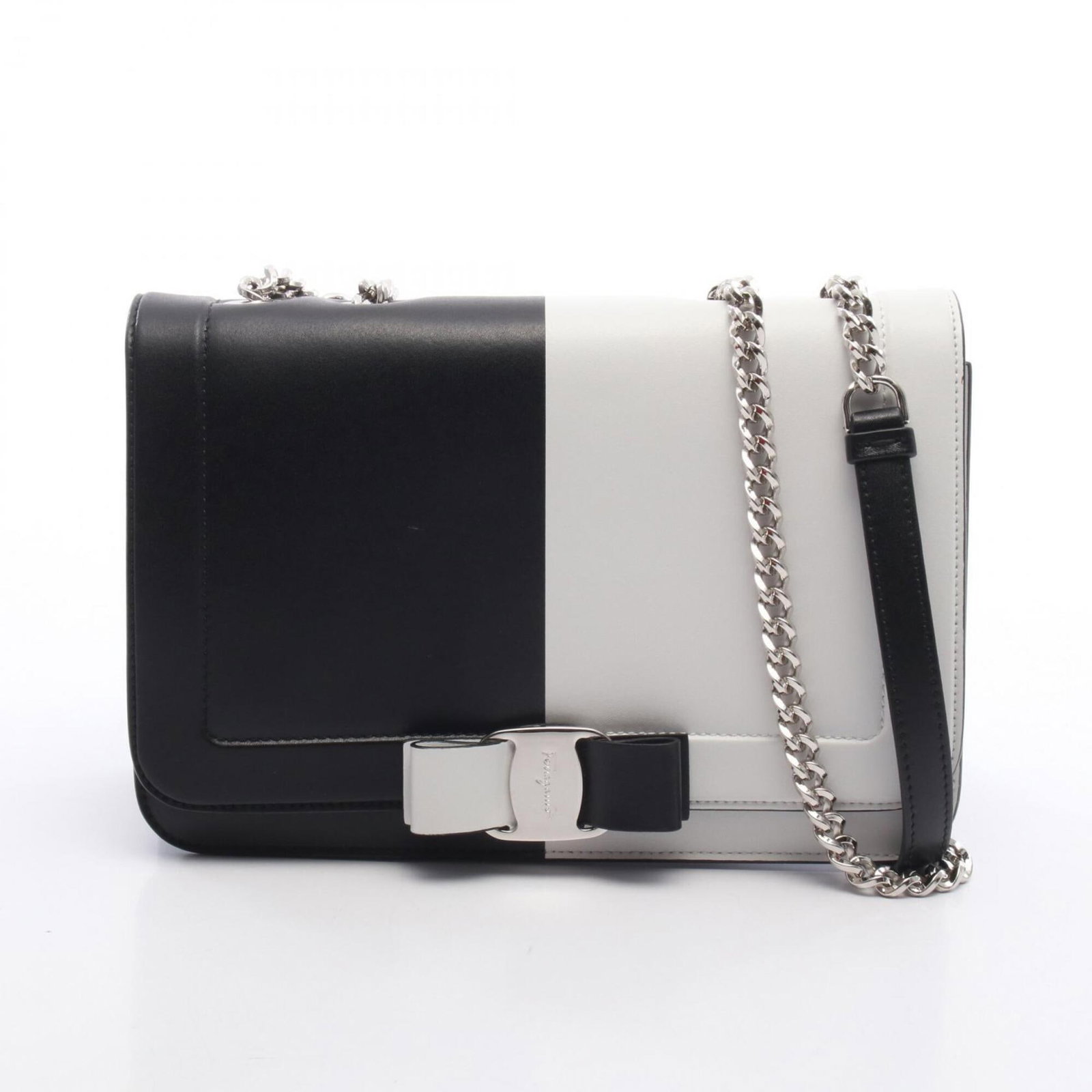 Ferragamo Salvatore Handbag Leather Bag Shoulder: Ferragamo Salvatore Handbag Leather Bag Shoulder This sleek black leather shoulder bag features a classic design from Salvatore Ferragamo, with clean lines and a timeless silhouette. Made from