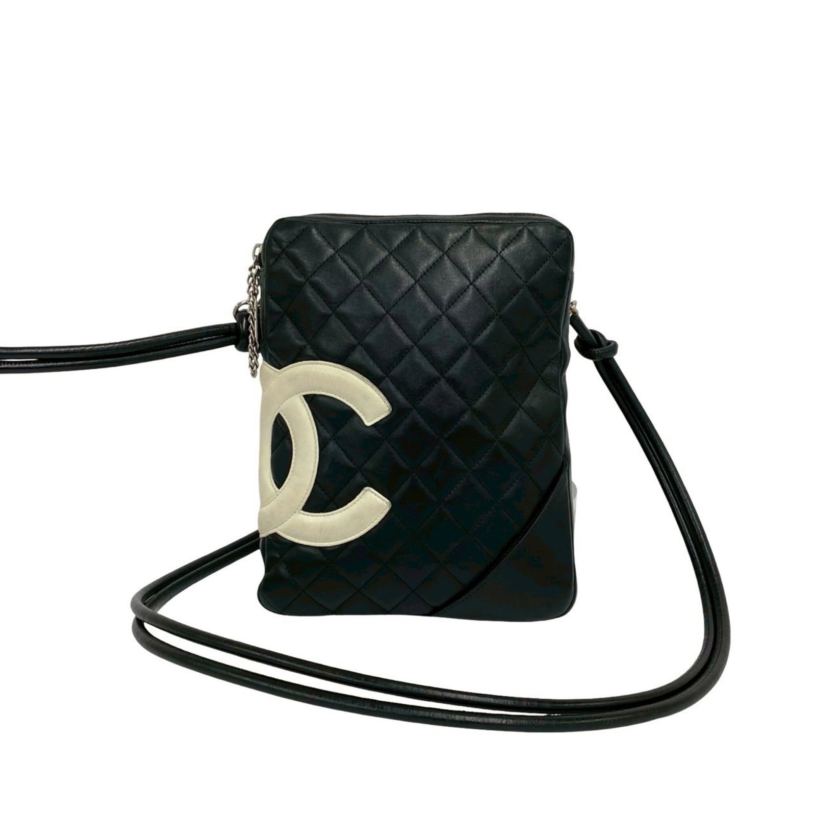 Chanel Pochette Leather Bag Shoulder: Chanel Pochette Leather Bag Shoulder Item Specifics: Brand: Chanel Type: Pochette, Shoulder bag Material: Leather Color: Black, White Gender: Women Size (HxWxD): 24.5cm x 19cm x 3.5cm / 9.64'' x