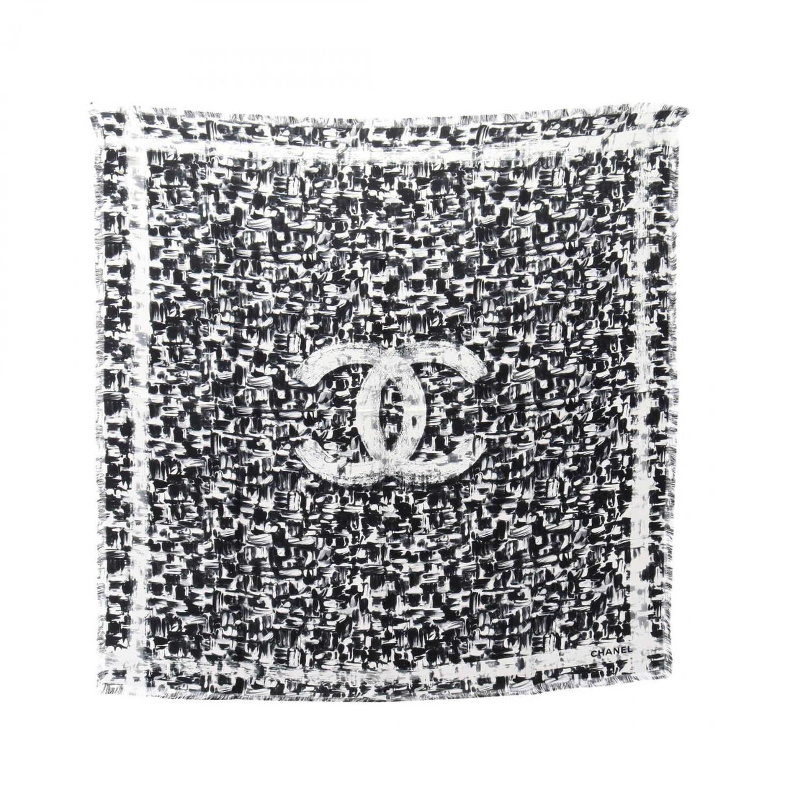 Silk Scarf Chanel: Silk Scarf Chanel Silk Scarf from Chanel, measuring 90cm x 90cm, features a classic black and white design, crafted from high-quality silk. The timeless design of this scarf is a staple of Chanel's si