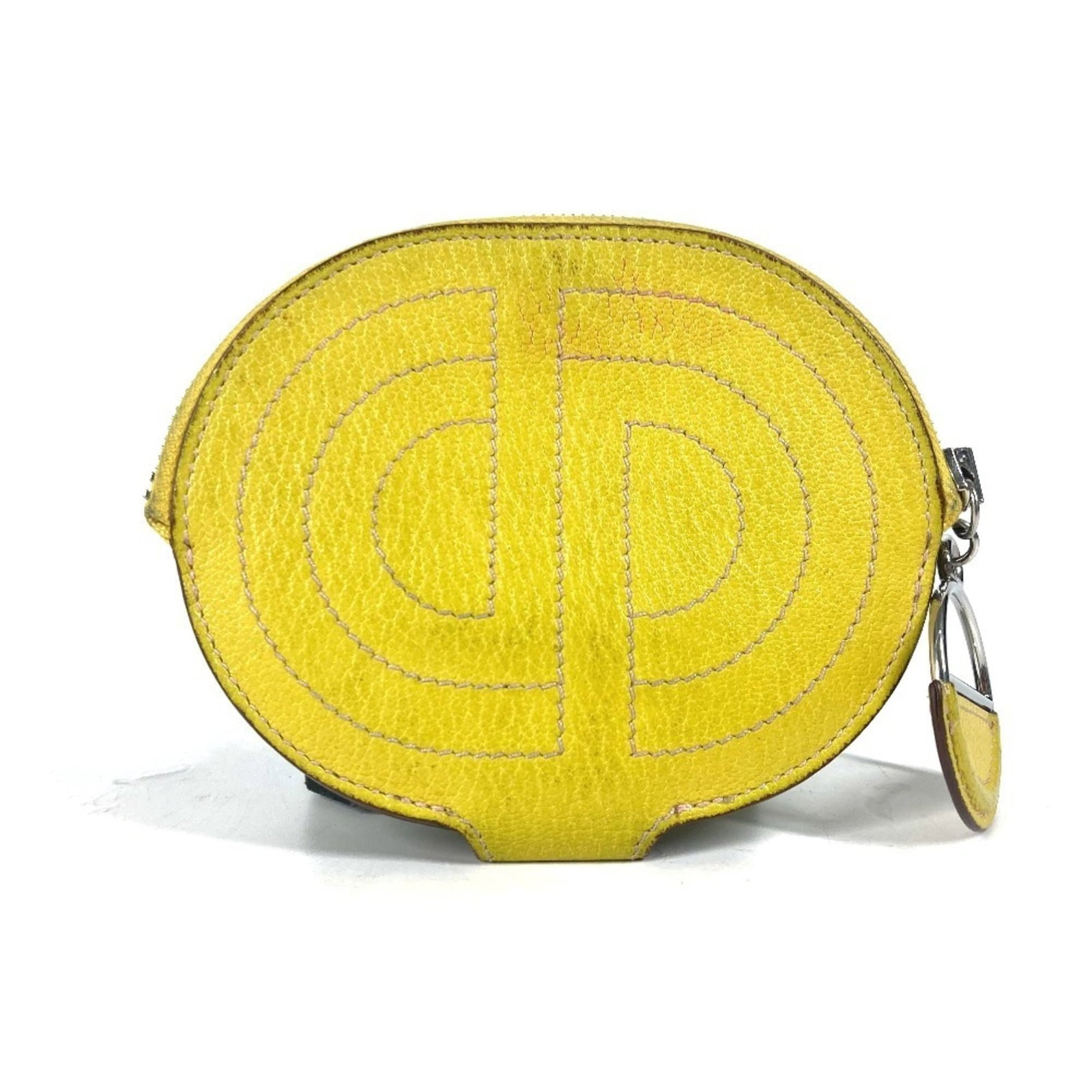 Hermes Coin Case Leather Purse Chevre: Hermes Coin Case Leather Purse Chevre Chevre leather gives this Hermes Coin Case Leather Purse a soft, supple touch, while its yellow color adds a pop of brightness. Measuring 8.5cm x 11cm, this