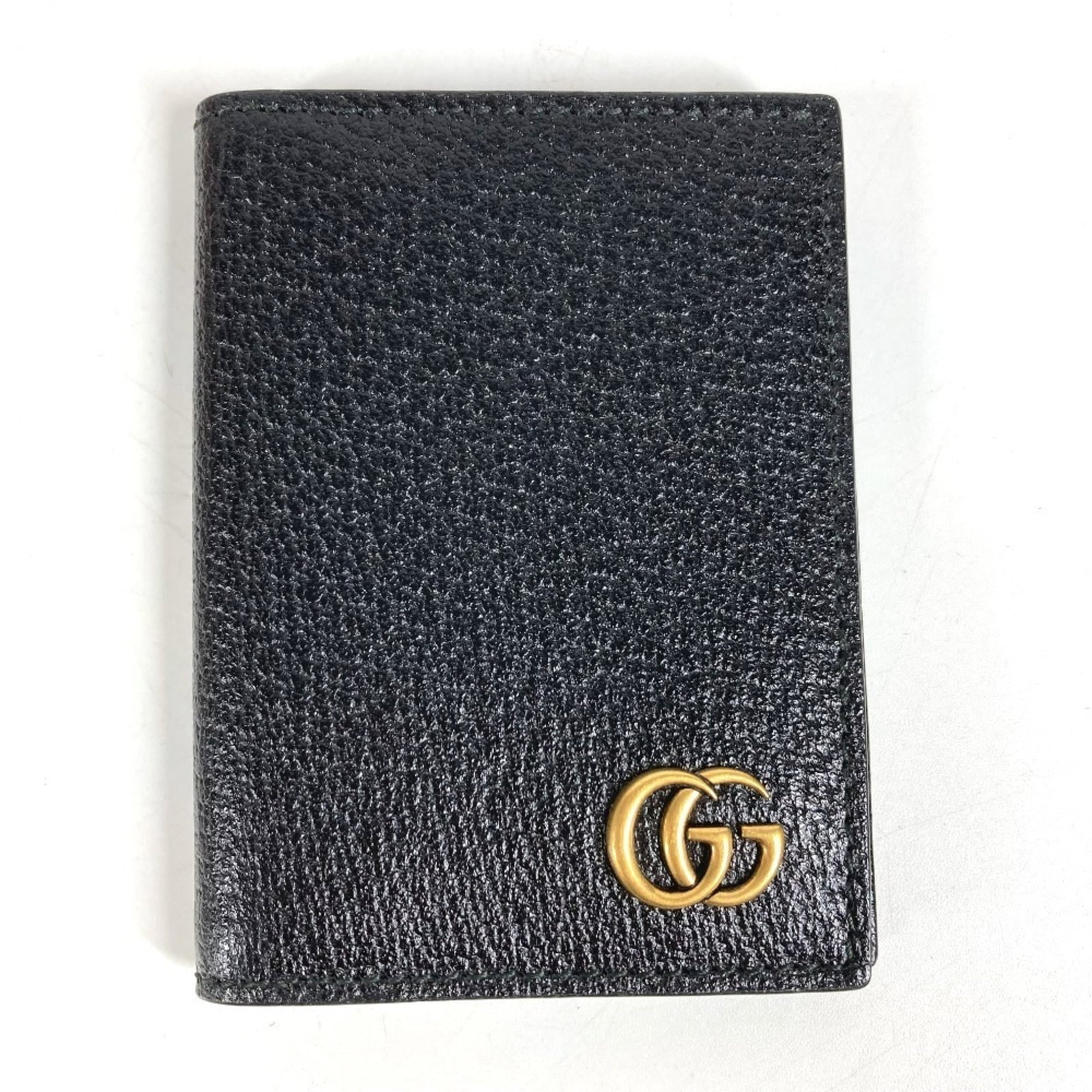 Case Card Leather Gucci: Case Card Leather Gucci Case Card Leather Gucci is made from high-quality leather and features a sleek black design. Its compact size of 10.5cm x 7.5cm makes it a convenient accessory for daily use.