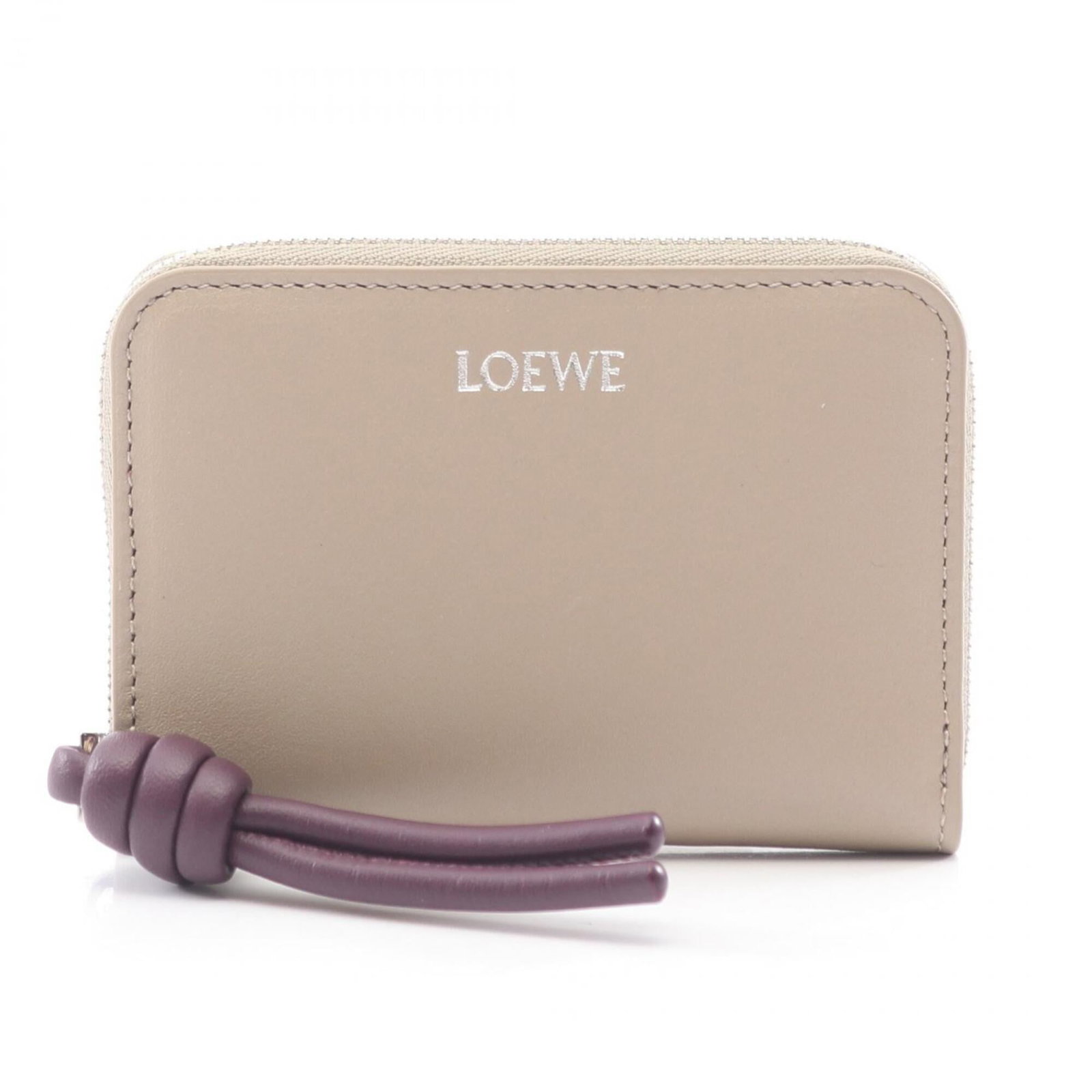 Loewe Coin Purse/ Coin Case Leather: Loewe Coin Purse/ Coin Case Leather The Loewe Coin Purse is a stylish and compact leather accessory, featuring a beige color and a size of 7cm x 10.5cm x 1cm. Made from high-quality leather, this