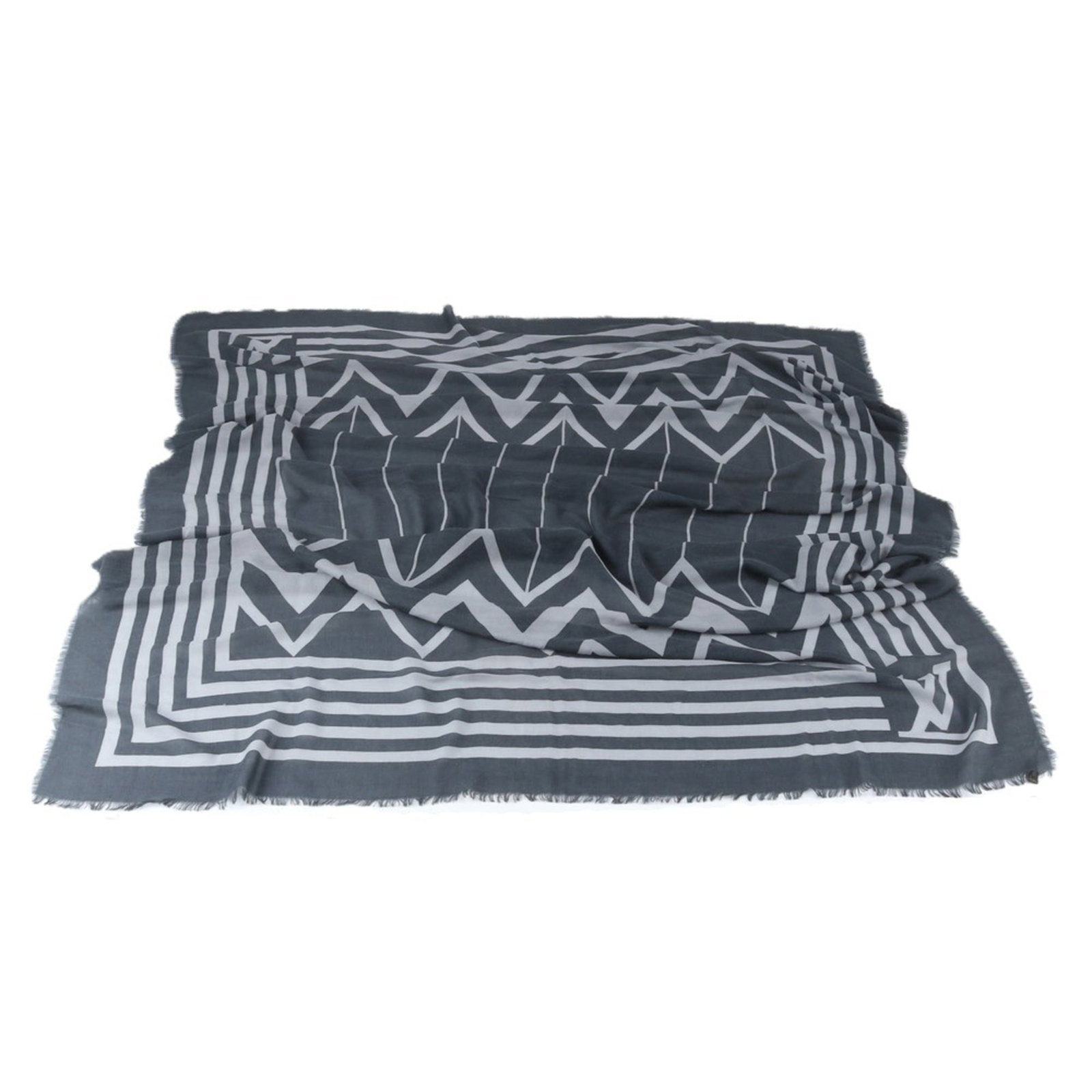Louis Vuitton Stole: Louis Vuitton Stole Gray Louis Vuitton stole with dimensions 1.9m x 1.4m, offering a unique and spacious accessory. The item bears a signature, a notable feature of its design. This stole is