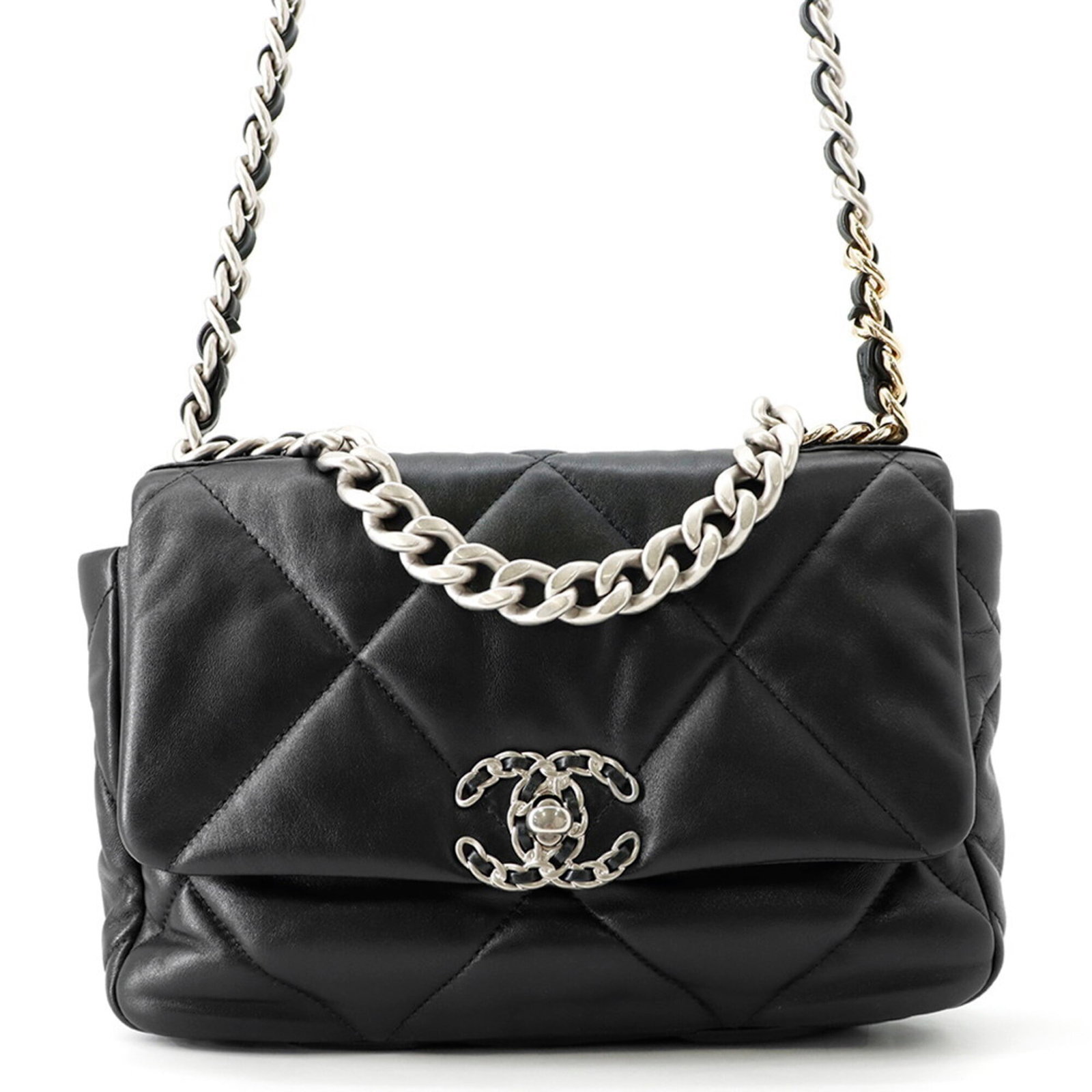 Handbag Shoulder Bag Chanel: Handbag Shoulder Bag Chanel This black Chanel shoulder bag features a sleek design with a 18cm x 25cm x 7.5cm size, making it a stylish and compact accessory. The bag's dimensions and color provide a
