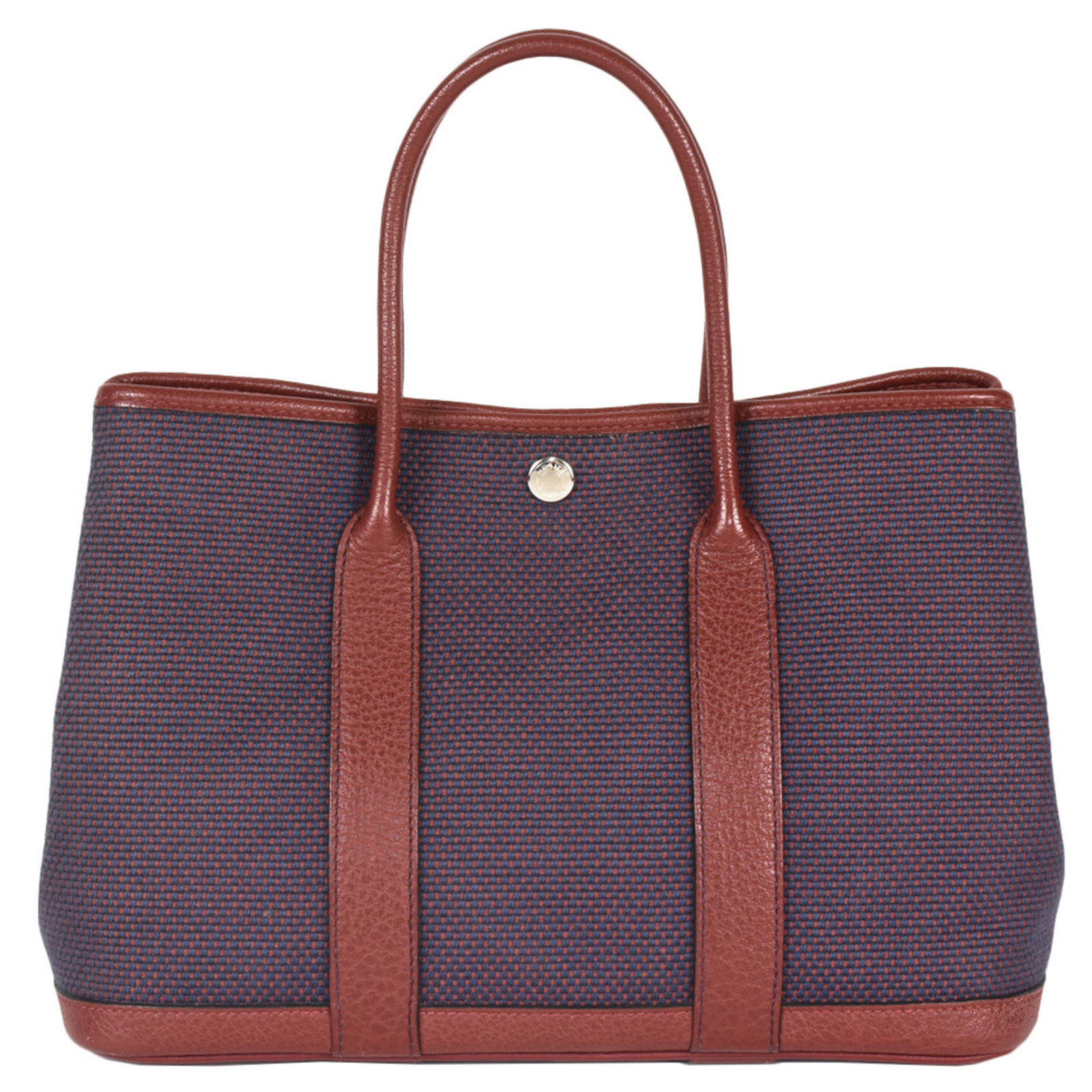 Hermes Buffle Skipper Tote Leather: Hermes Buffle Skipper Tote Leather The Hermes Buffle Skipper Tote Leather is a stylish and elegant tote bag made from high-quality Buffle skipper leather. Measuring 21cm x 30cm x 13.5cm, this bag
